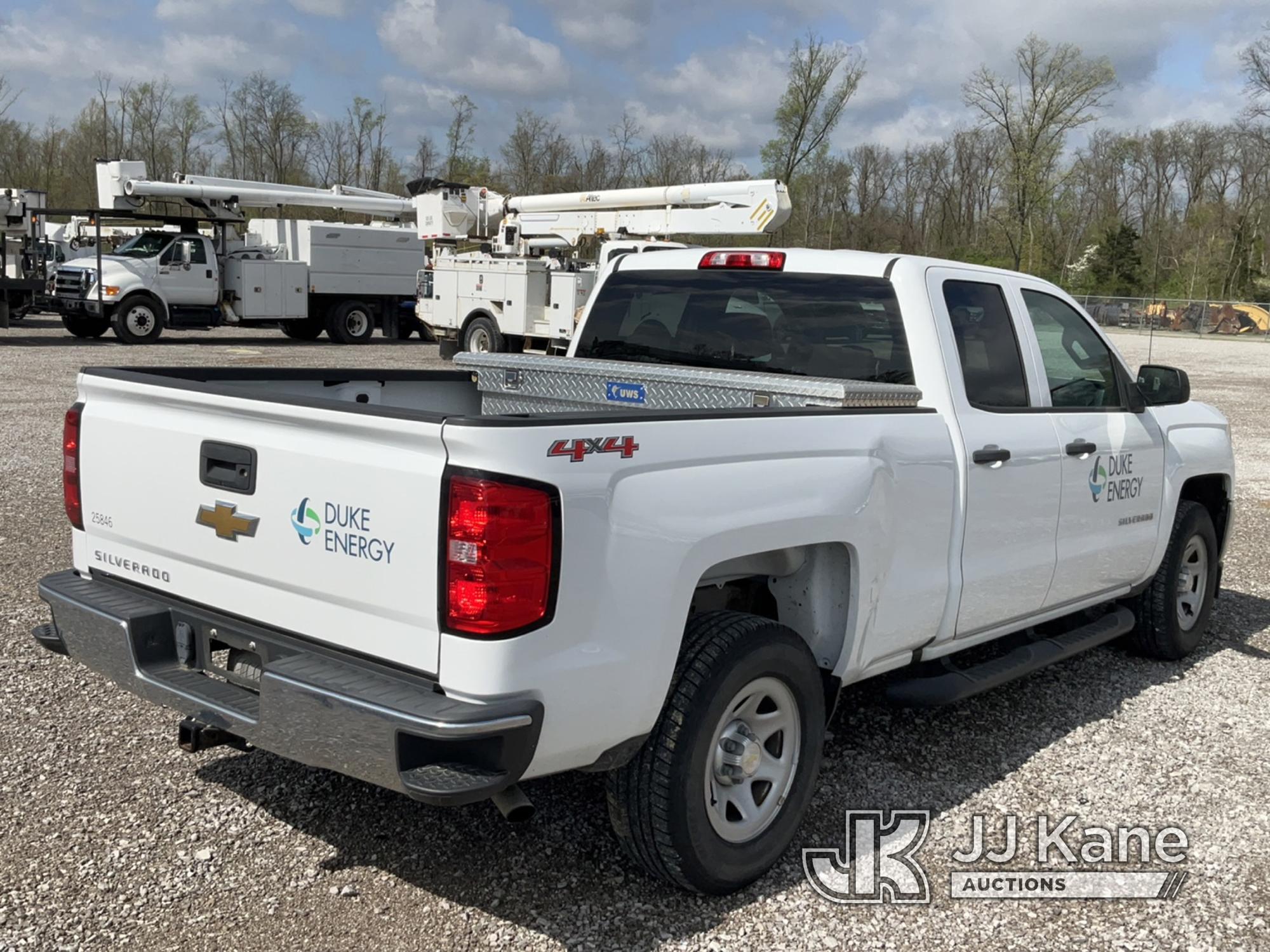 (Verona, KY) 2017 Chevrolet Silverado 1500 4x4 Extended-Cab Pickup Truck Runs & Moves) (Body Damage,