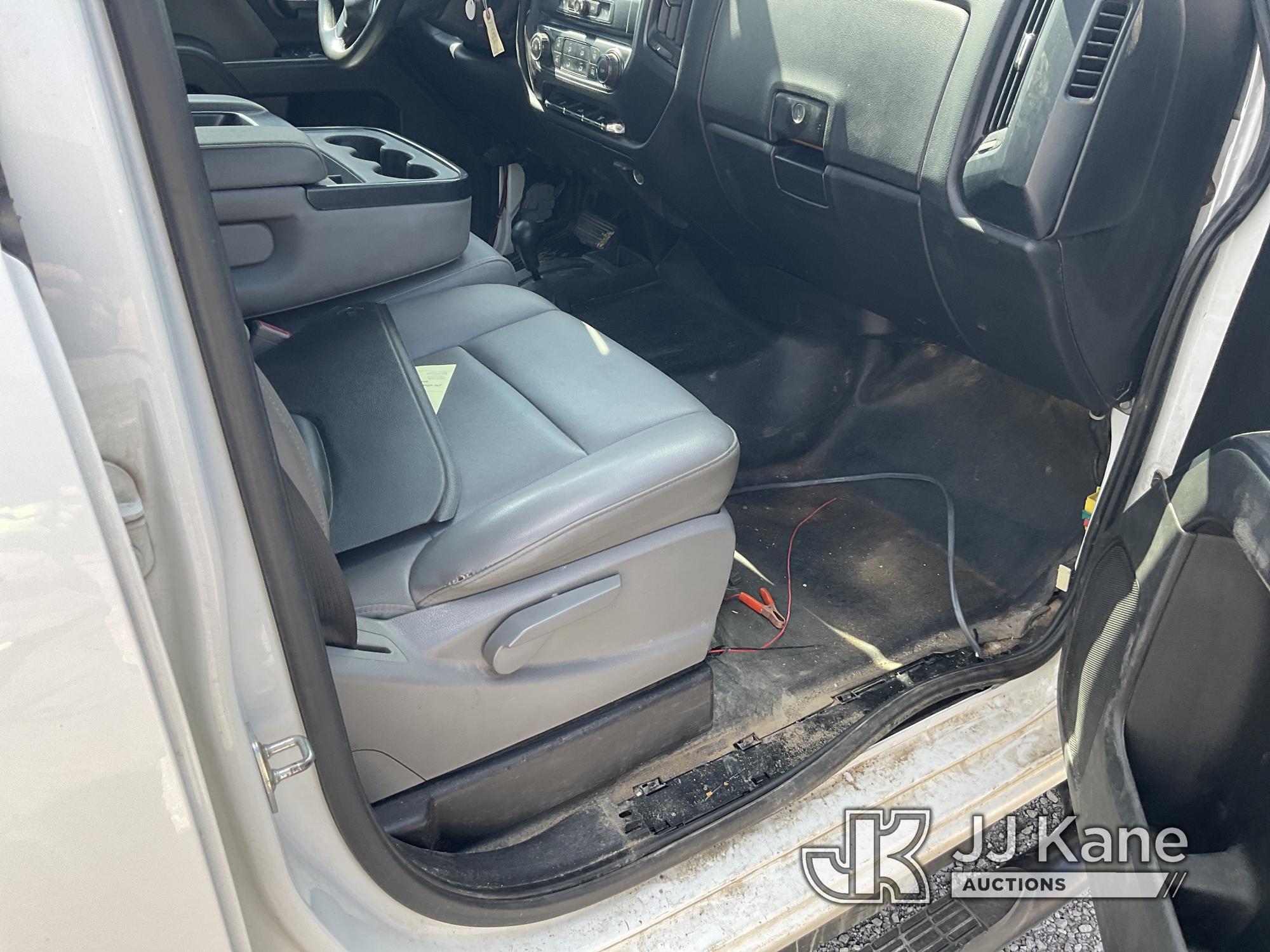 (Verona, KY) 2018 Chevrolet Silverado 2500HD 4x4 Crew-Cab Pickup Truck Runs & Moves) (Engine Tick, B