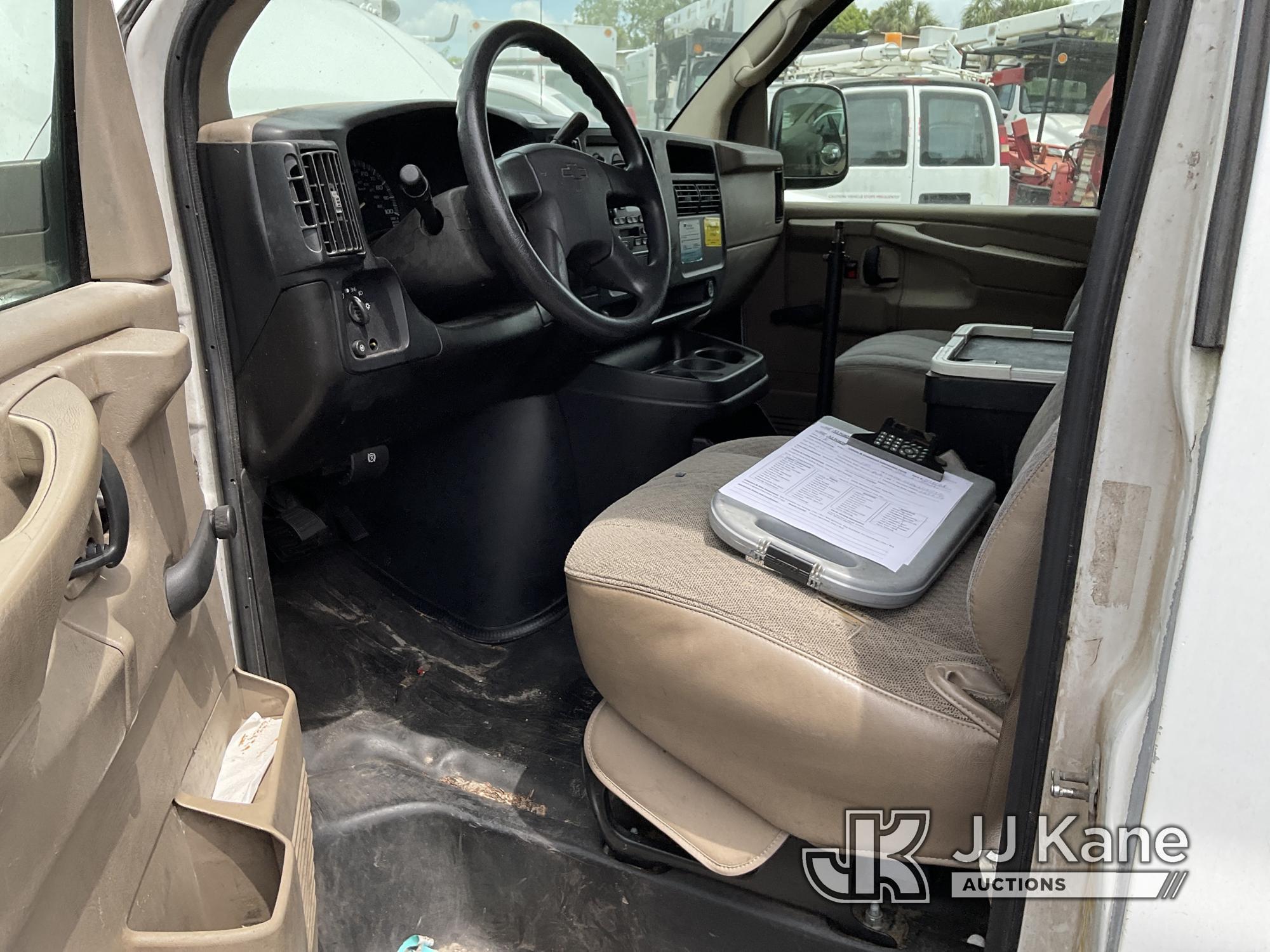 (Tampa, FL) 2007 Chevrolet Express G2500 Cargo Van Runs & Moves) (Jump To Start, Runs Rough, Rattlin