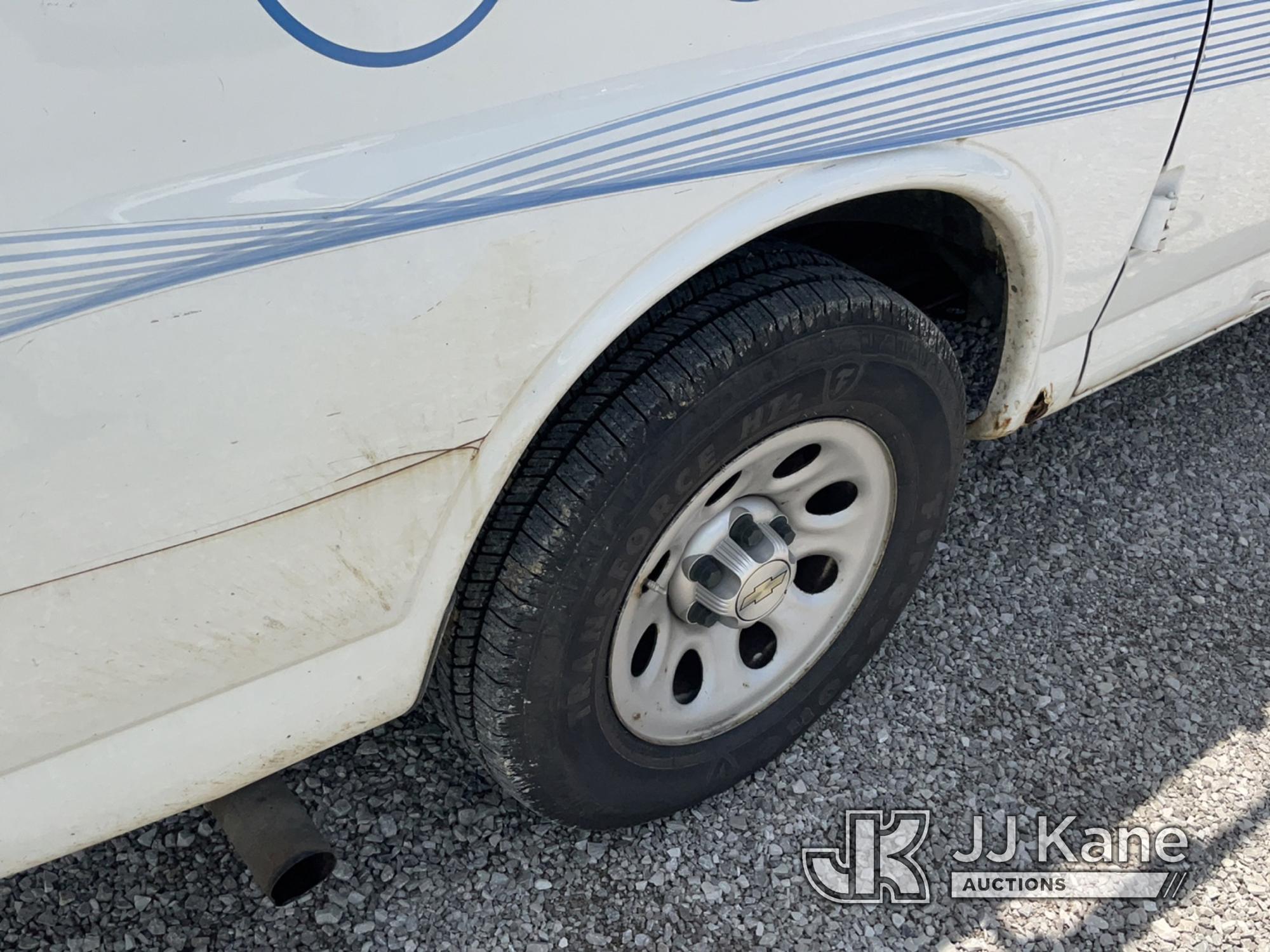 (Verona, KY) 2012 Chevrolet Express G1500 Cargo Van Runs & Moves) (Rust, Body & Paint Damage