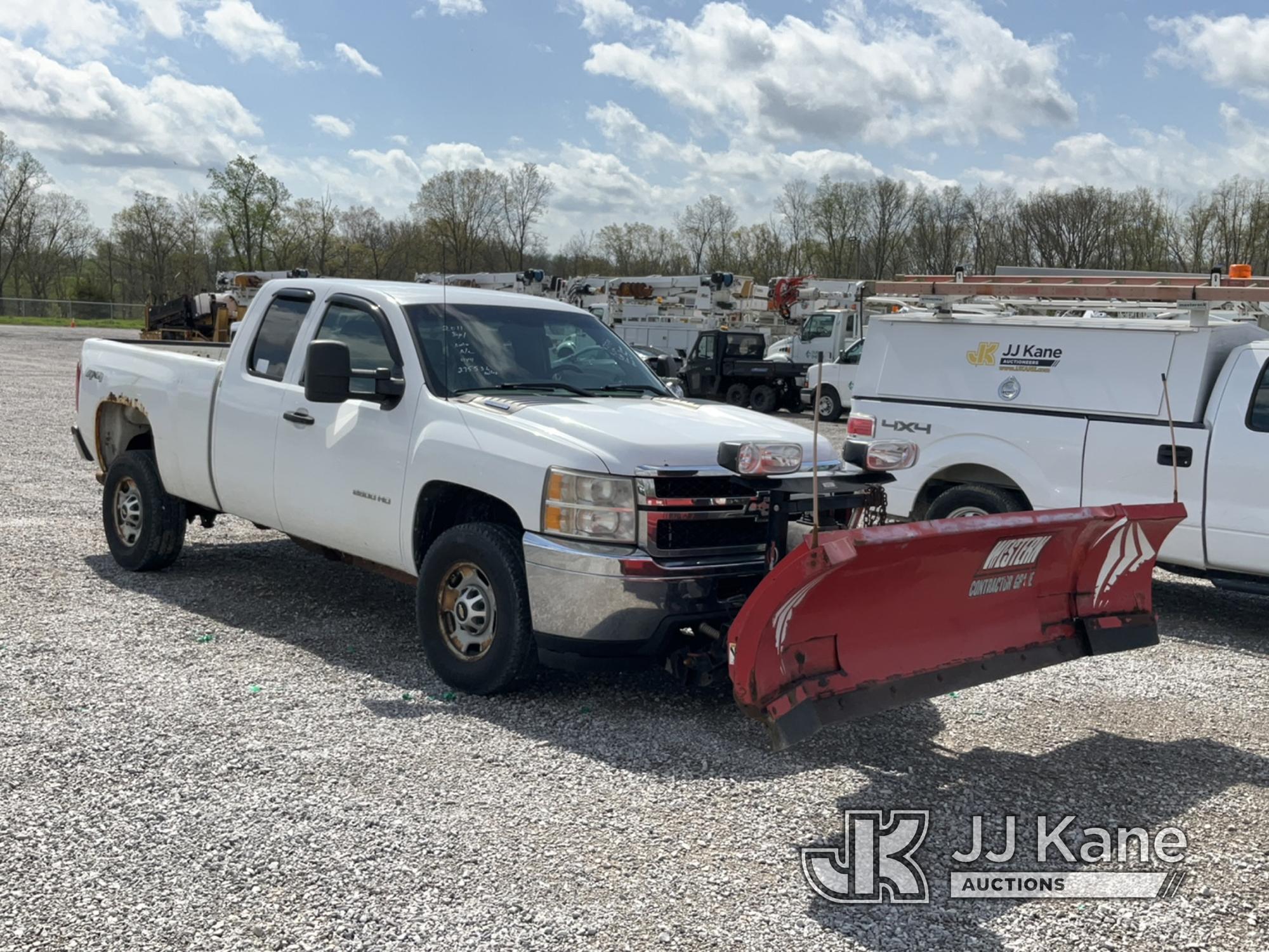 (Verona, KY) 2011 Chevrolet Silverado 2500HD 4x4 Pickup Truck Runs & Moves) (Check Engine Light On,