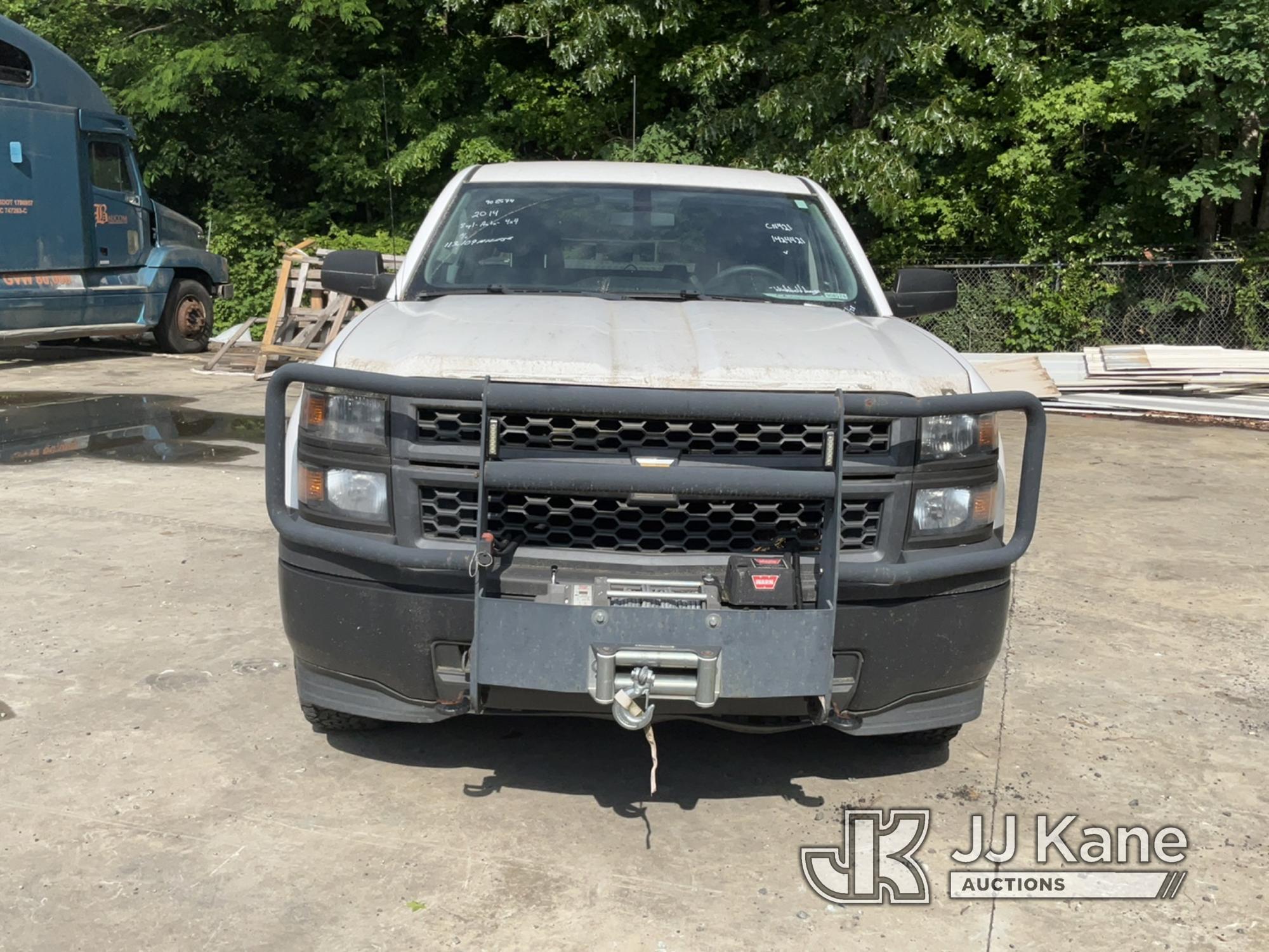 (Charlotte, NC) 2014 Chevrolet Silverado 1500 4x4 Extended-Cab Pickup Truck Runs & Moves) (Windshiel