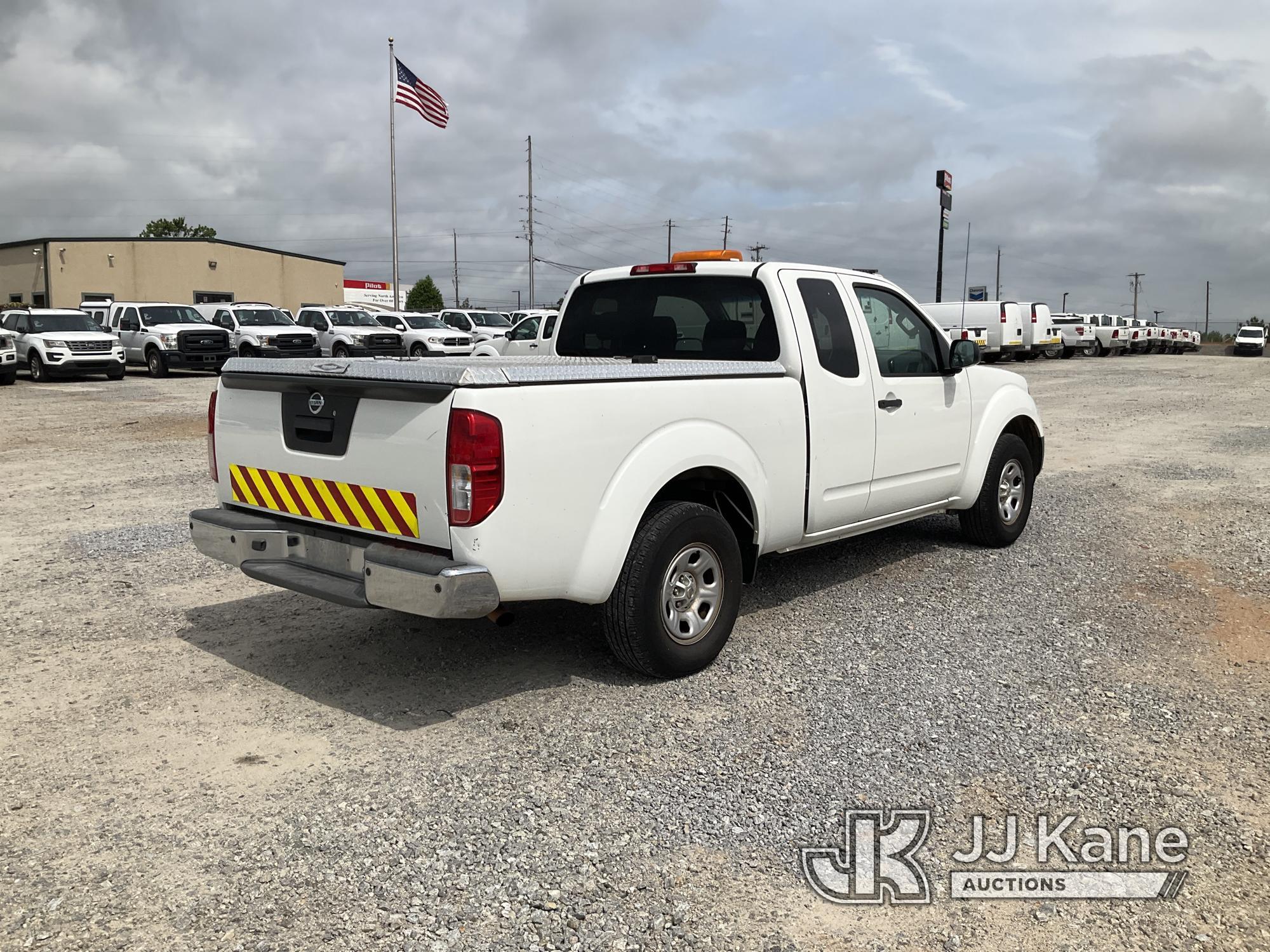 (Villa Rica, GA) 2015 Nissan Frontier Extended-Cab Pickup Truck Runs & Moves) (Check Engine Light On