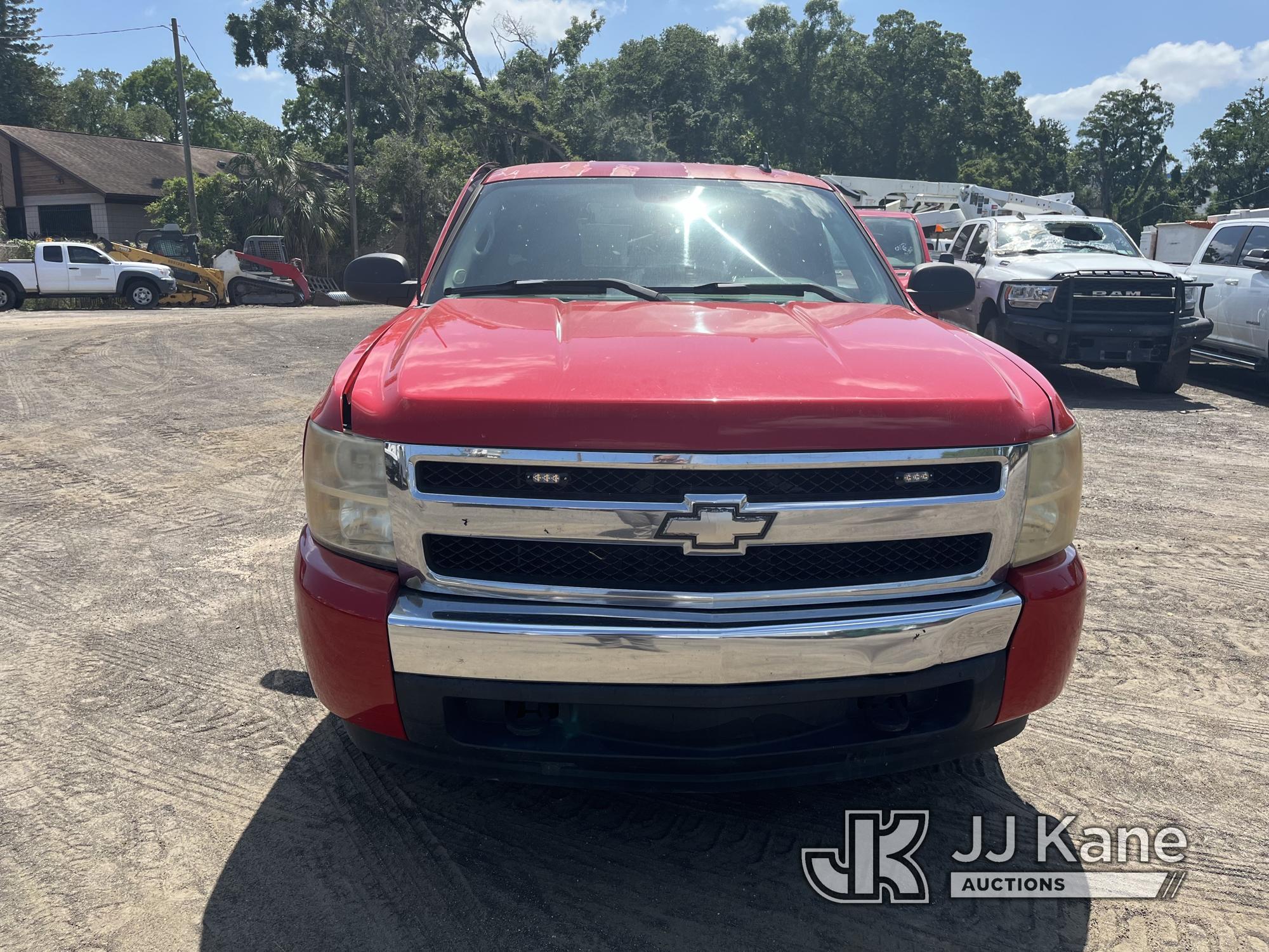 (Tampa, FL) 2007 Chevrolet Silverado 1500 Crew-Cab Pickup Truck Runs & Moves) (Body Damage, passenge