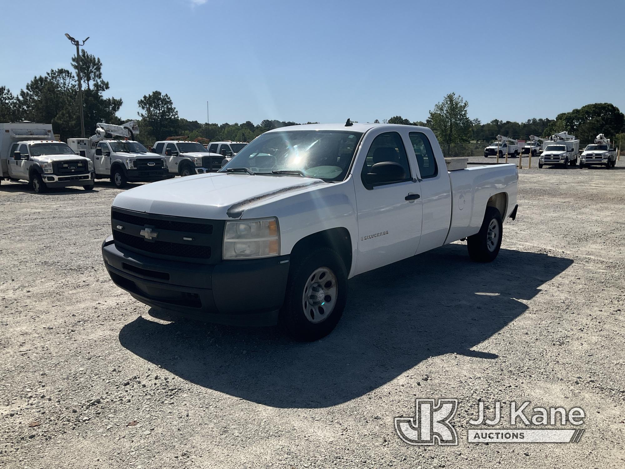 (Villa Rica, GA) 2009 Chevrolet Silverado 1500 Extended-Cab Pickup Truck Runs & Moves) (Body Damage