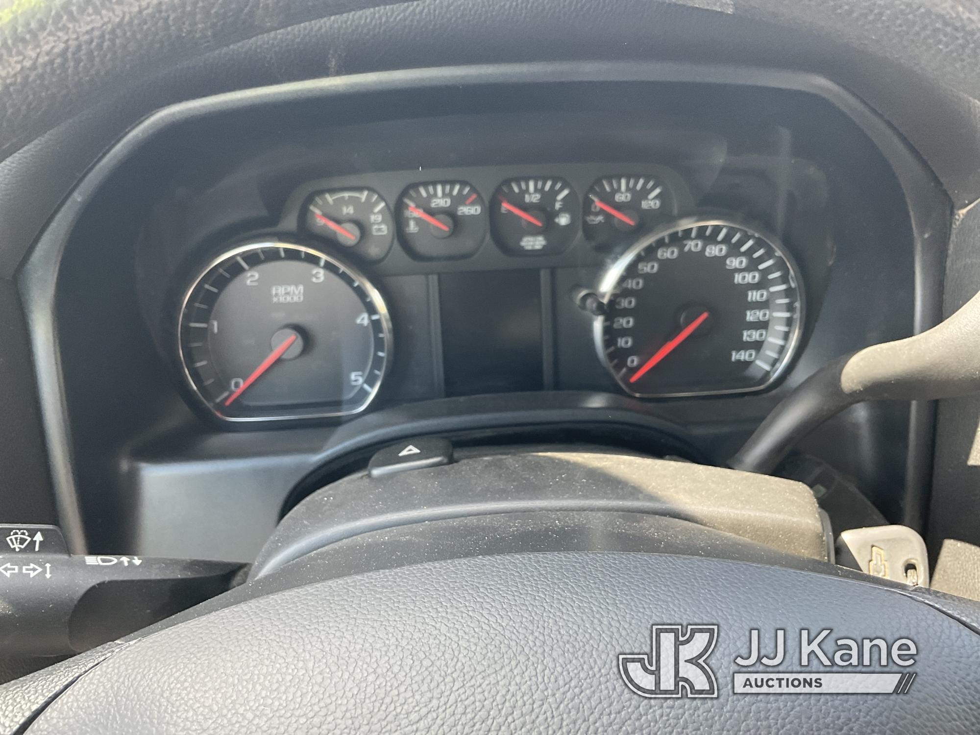 (Verona, KY) 2018 Chevrolet Silverado 2500HD 4x4 Crew-Cab Pickup Truck Runs & Moves) (Engine Tick, B