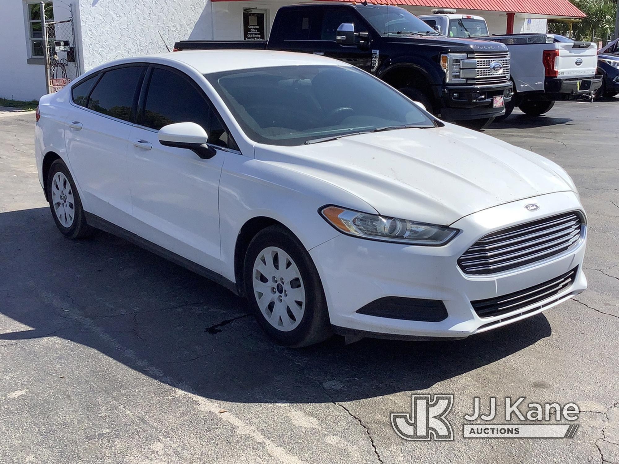 (Ocala, FL) 2014 Ford Fusion 4-Door Sedan Runs & Moves) (Minor Body Damage.