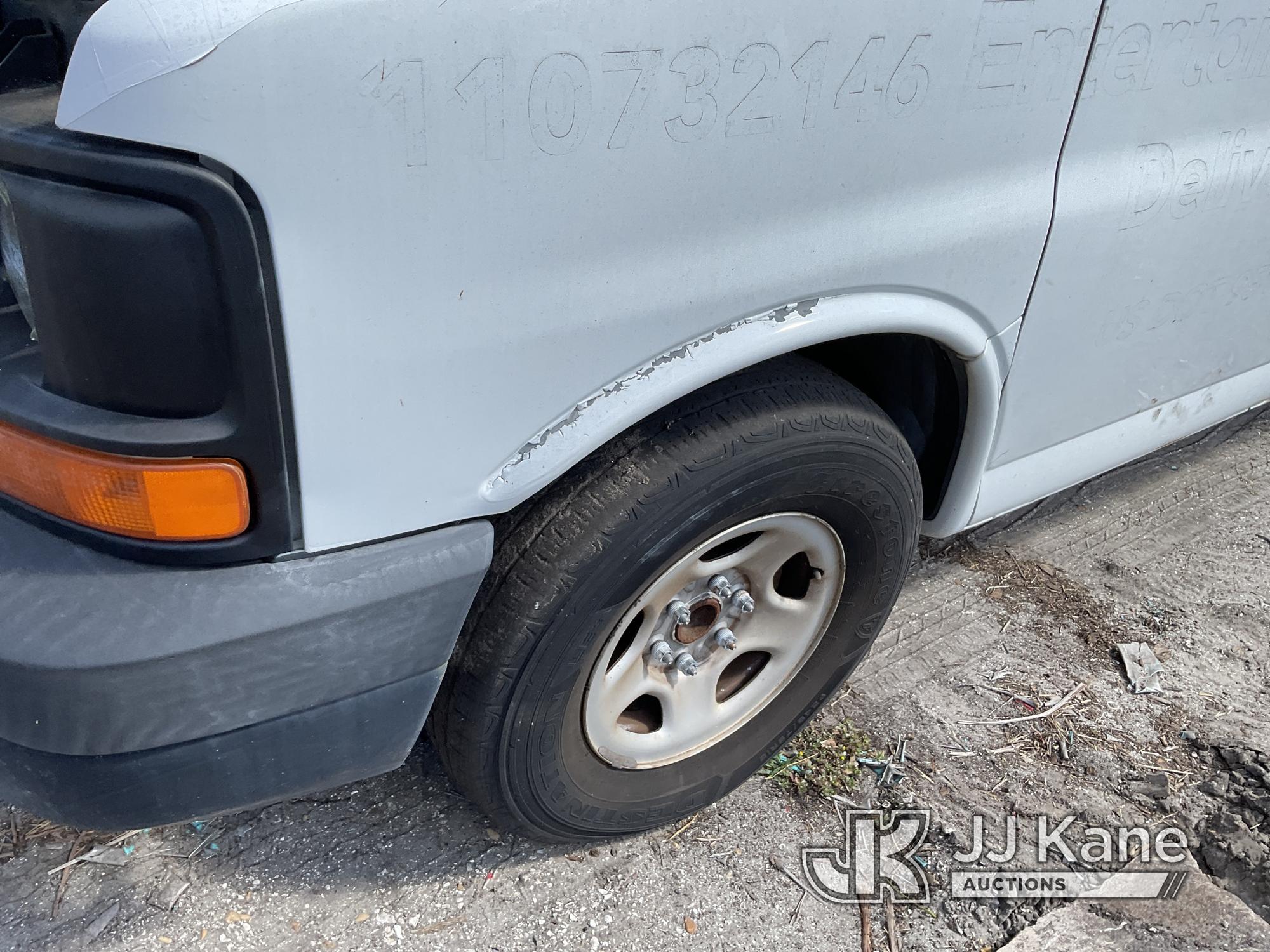 (Tampa, FL) 2007 Chevrolet Express G1500 Cargo Van Runs & Moves) (Jump To Start