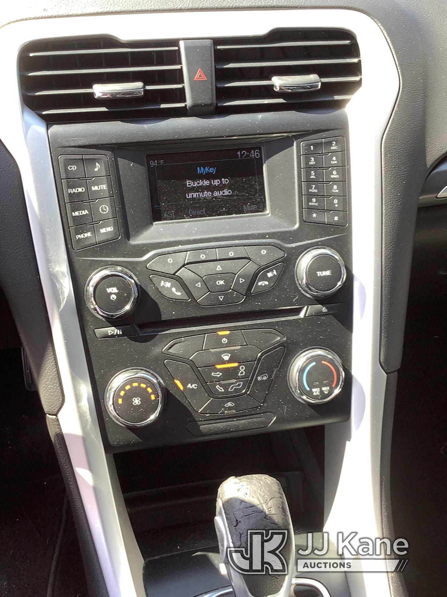 (Ocala, FL) 2014 Ford Fusion 4-Door Sedan Runs & Moves) (Minor Body Damage.