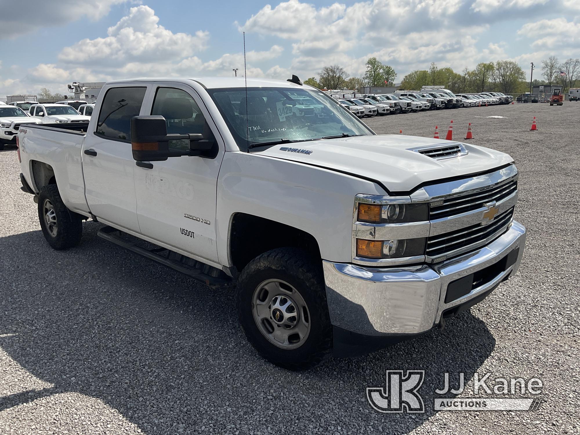 (Verona, KY) 2018 Chevrolet Silverado 2500HD 4x4 Crew-Cab Pickup Truck Runs & Moves) (Engine Tick, B