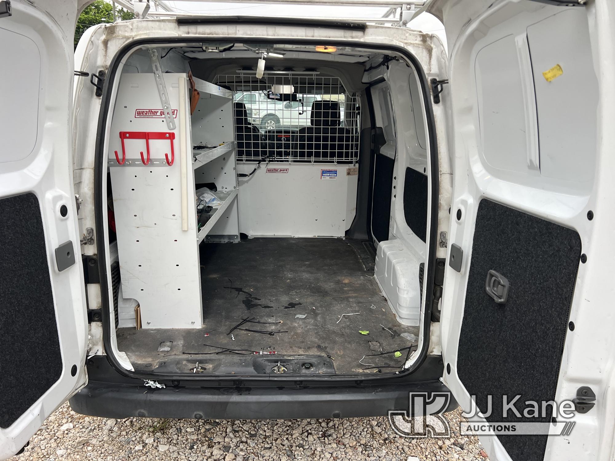 (Charlotte, NC) 2017 Nissan NV200 Mini Cargo Van Runs & Moves) (Body Damage