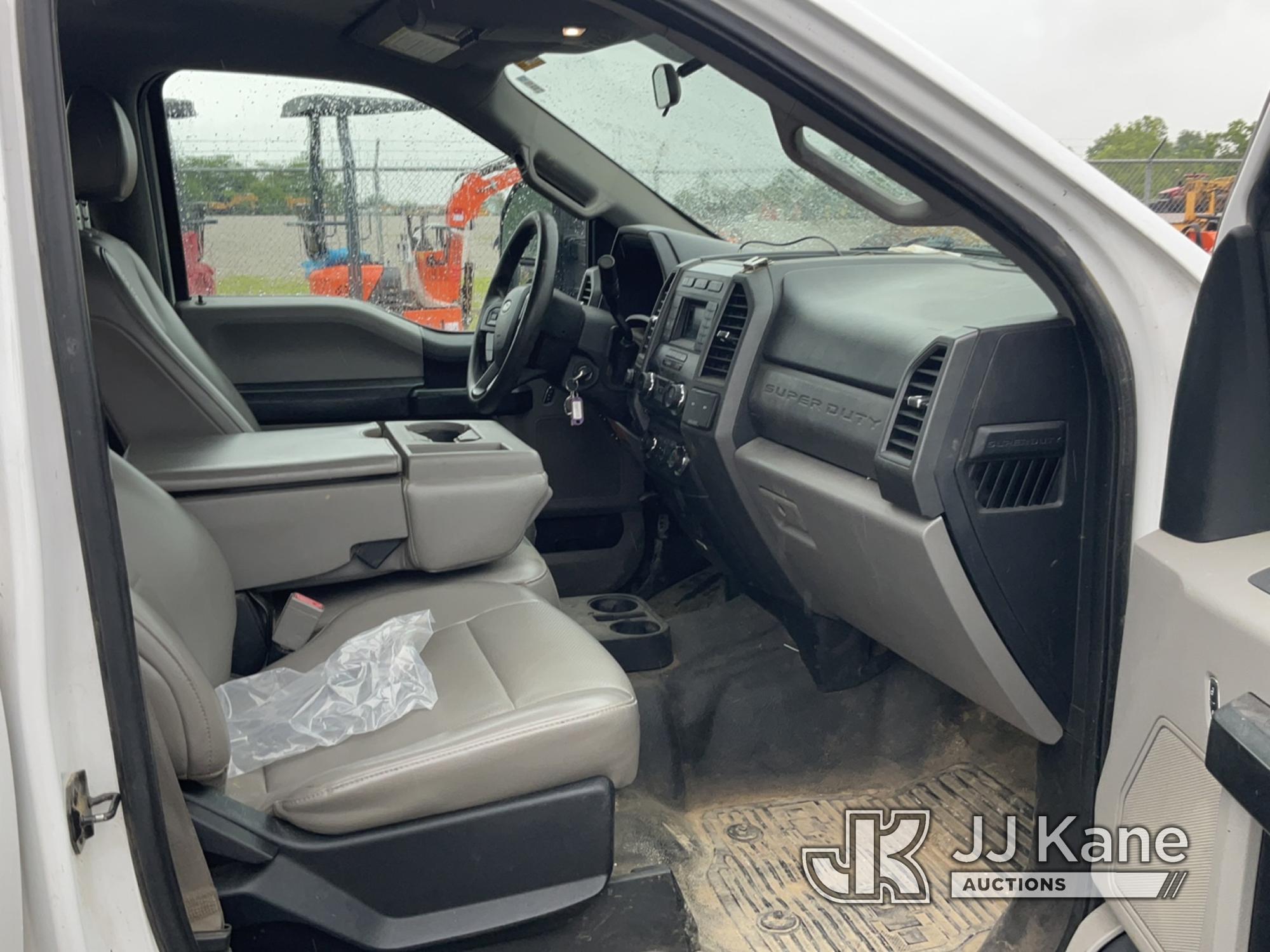 (Verona, KY) 2018 Ford F250 4x4 Crew-Cab Pickup Truck Runs & Moves) (Check Engine Light On, Exhaust