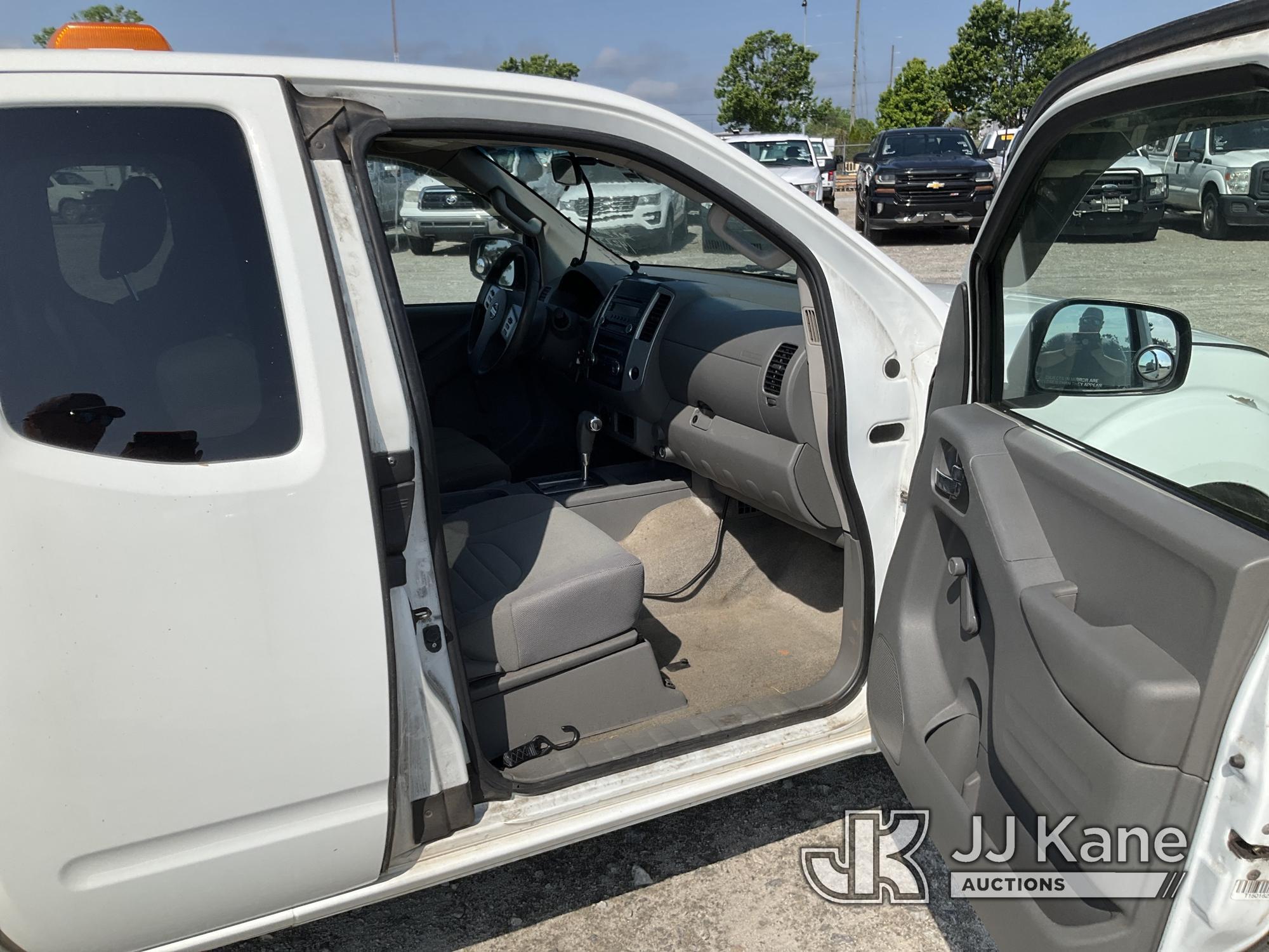 (Villa Rica, GA) 2015 Nissan Frontier Extended-Cab Pickup Truck Runs & Moves) (Jump To Start, Body D