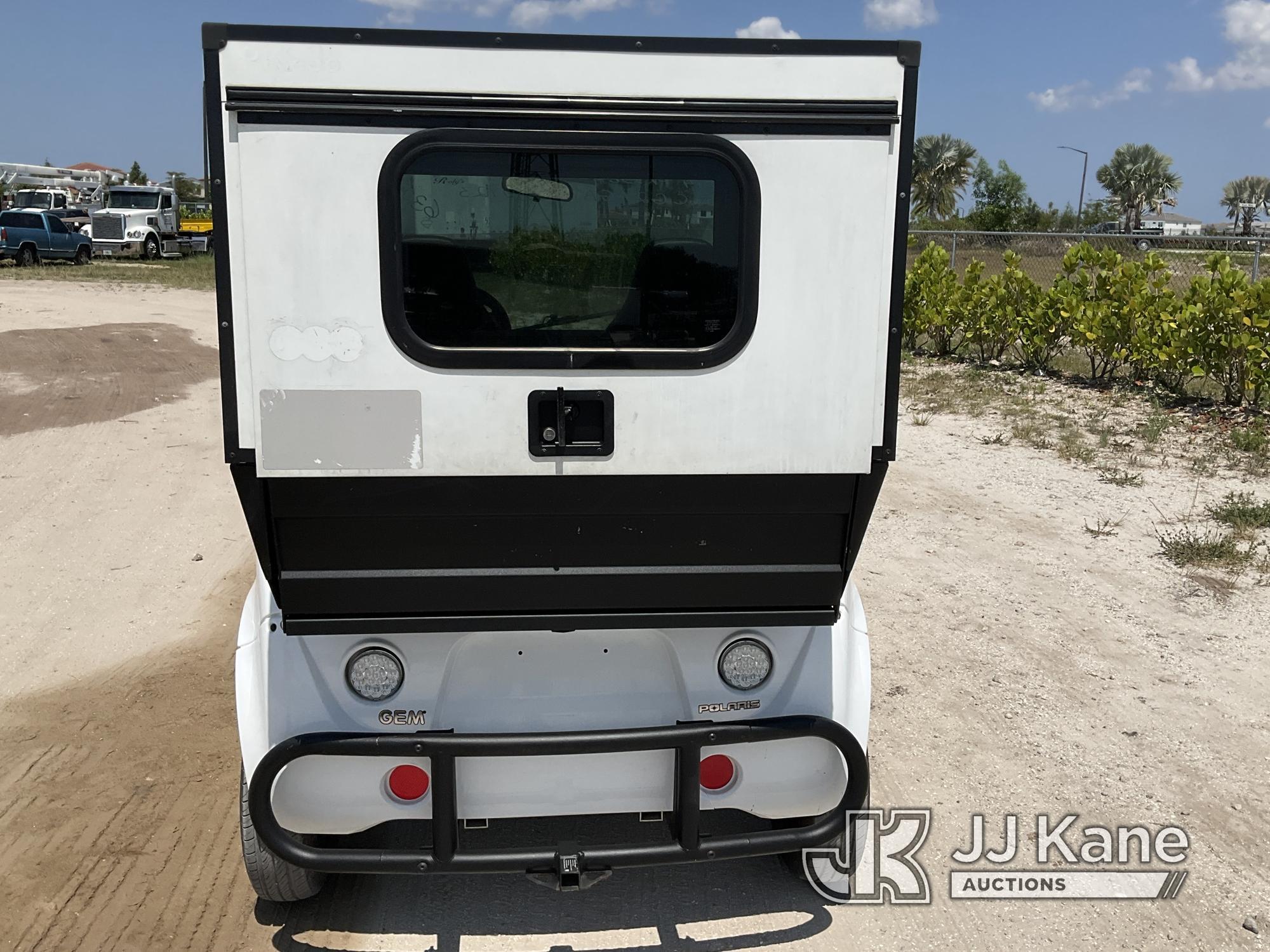 (Westlake, FL) 2017 GEM E2 Golf Cart Runs & Moves) (FL Residents Purchasing Titled Items - tax, titl