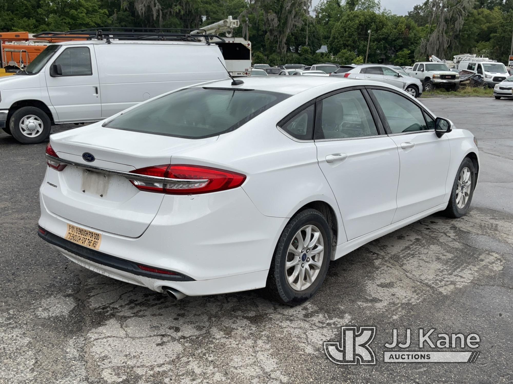 (Ocala, FL) 2017 Ford Fusion 4-Door Sedan Runs & Moves) (Minor Body Damage