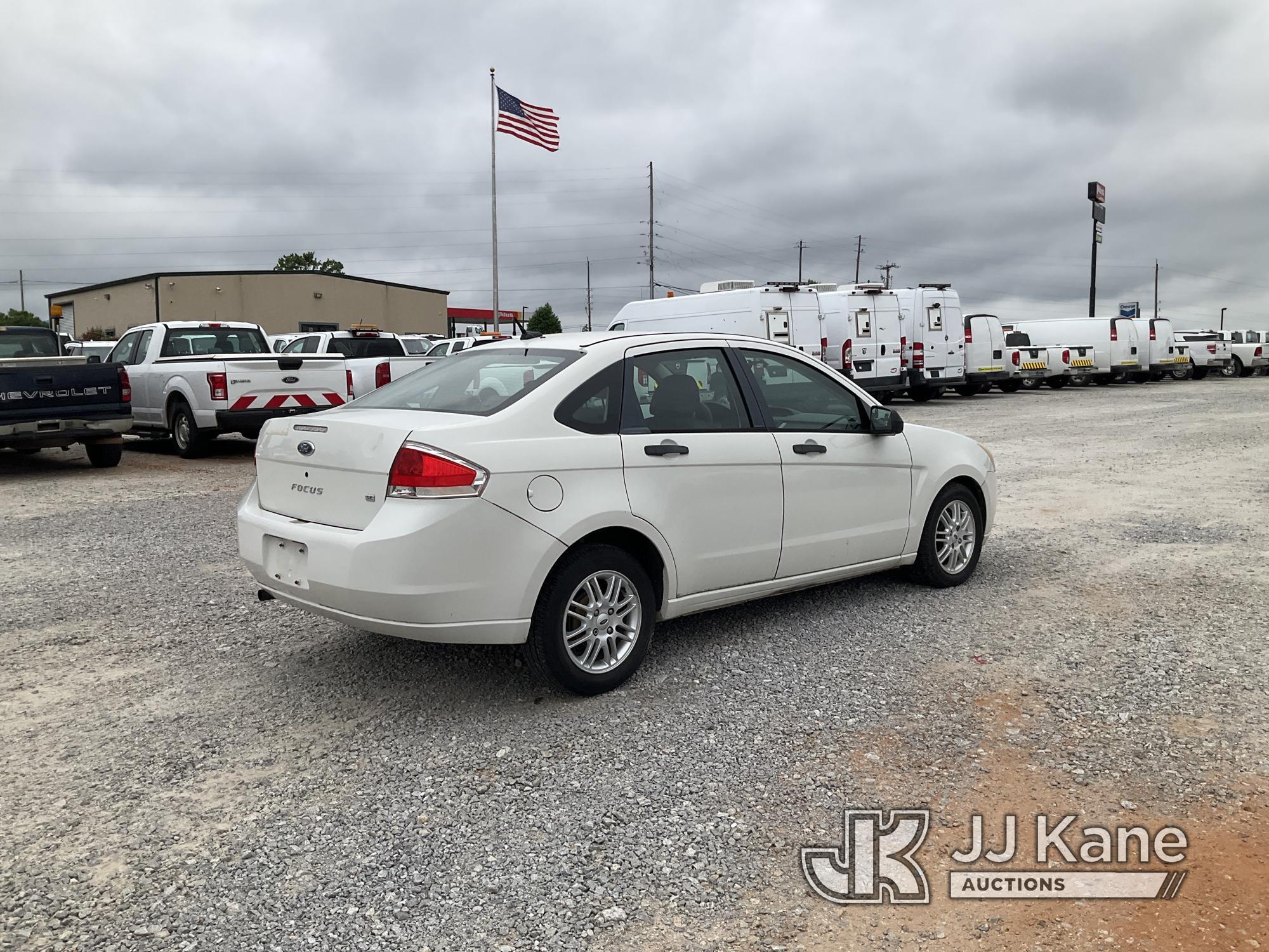 (Villa Rica, GA) 2009 Ford Focus 4-Door Sedan Runs & Moves) (Jump To Start, Body Damage