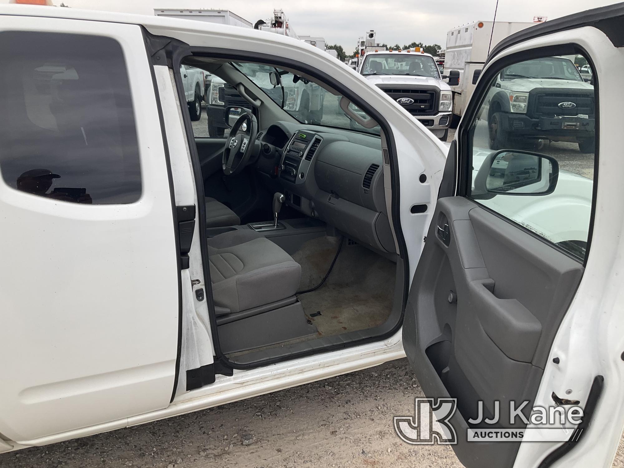 (Villa Rica, GA) 2015 Nissan Frontier Extended-Cab Pickup Truck Runs & Moves) (Body/Paint Damage