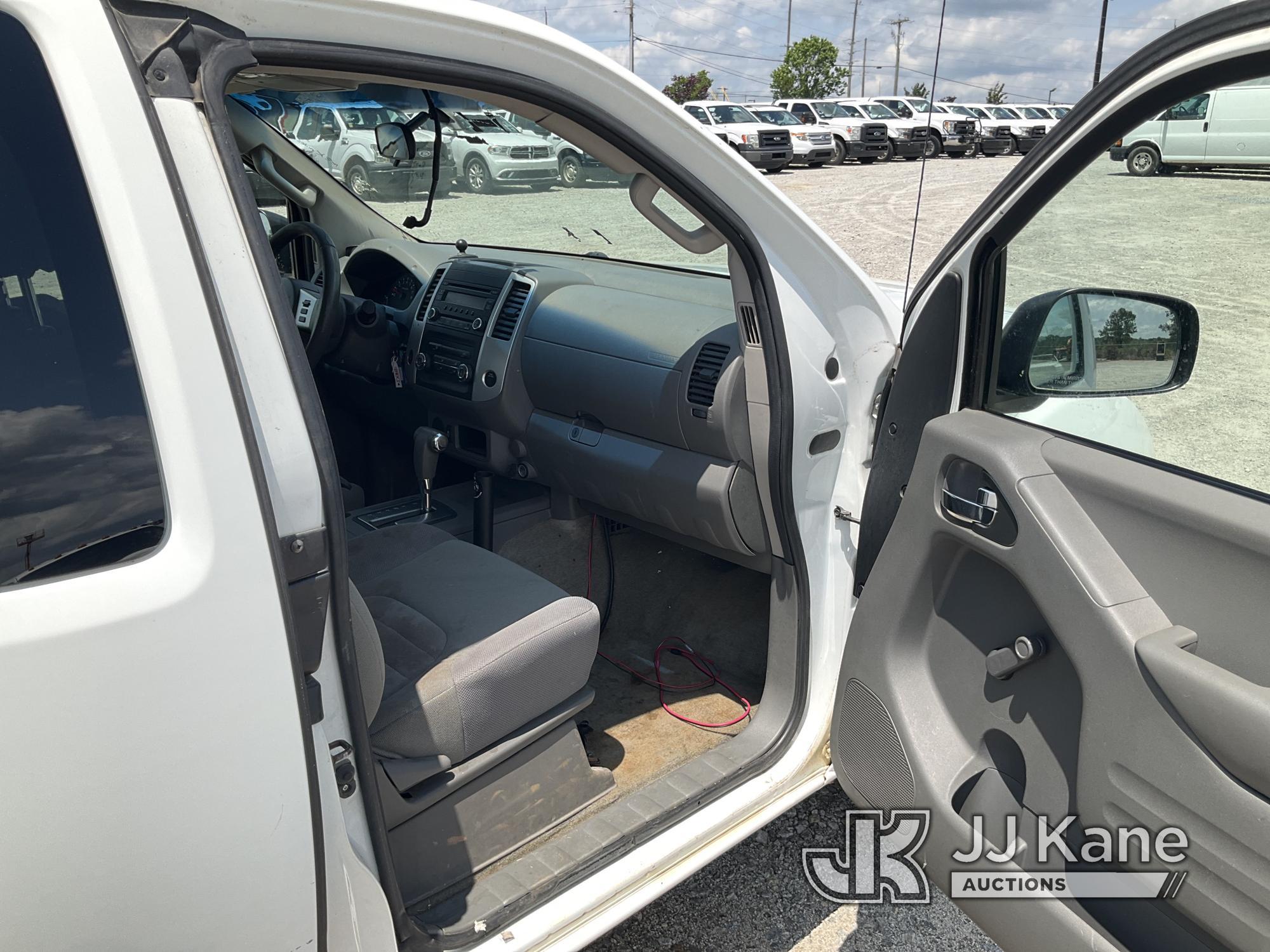 (Villa Rica, GA) 2015 Nissan Frontier Extended-Cab Pickup Truck Runs & Moves) (Body Damage