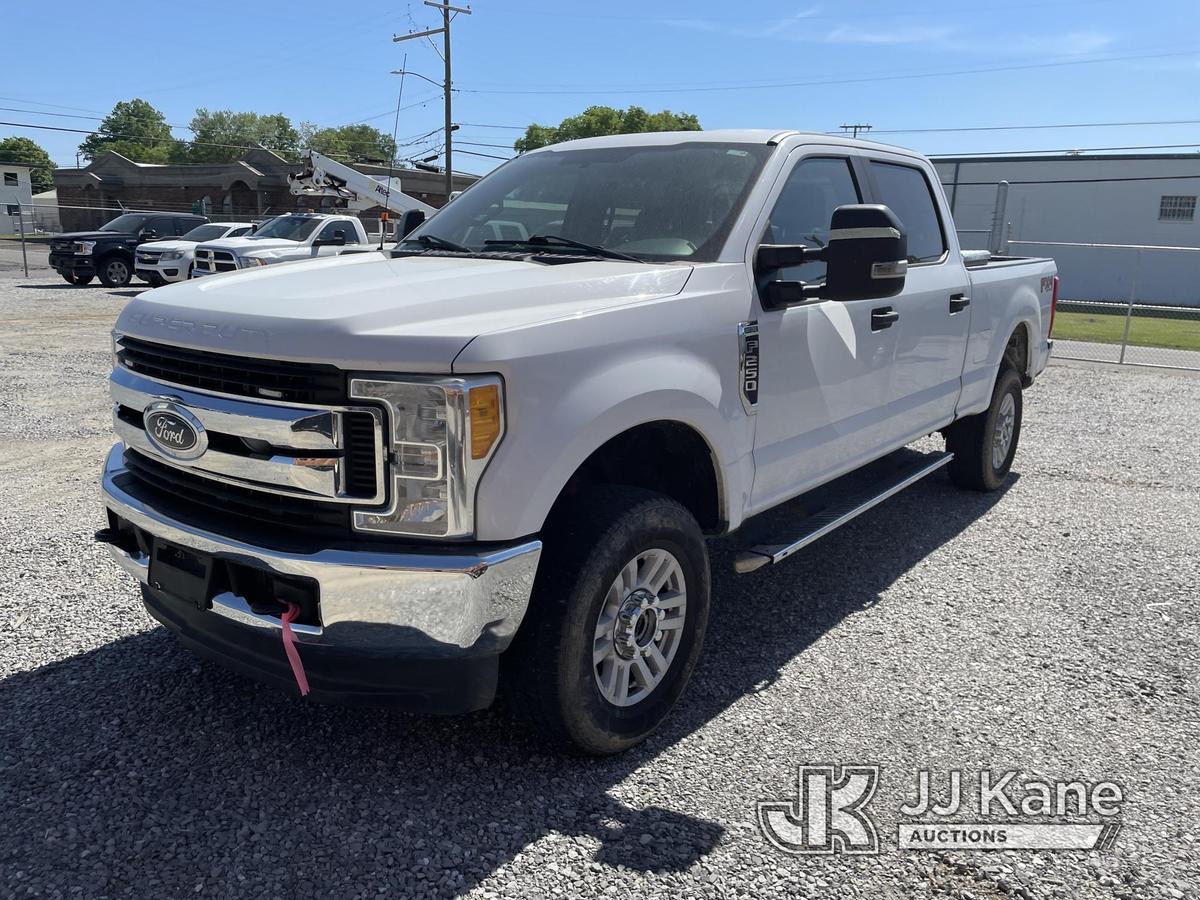 (Chattanooga, TN) 2017 Ford F250 4x4 Crew-Cab Pickup Truck Runs & Moves