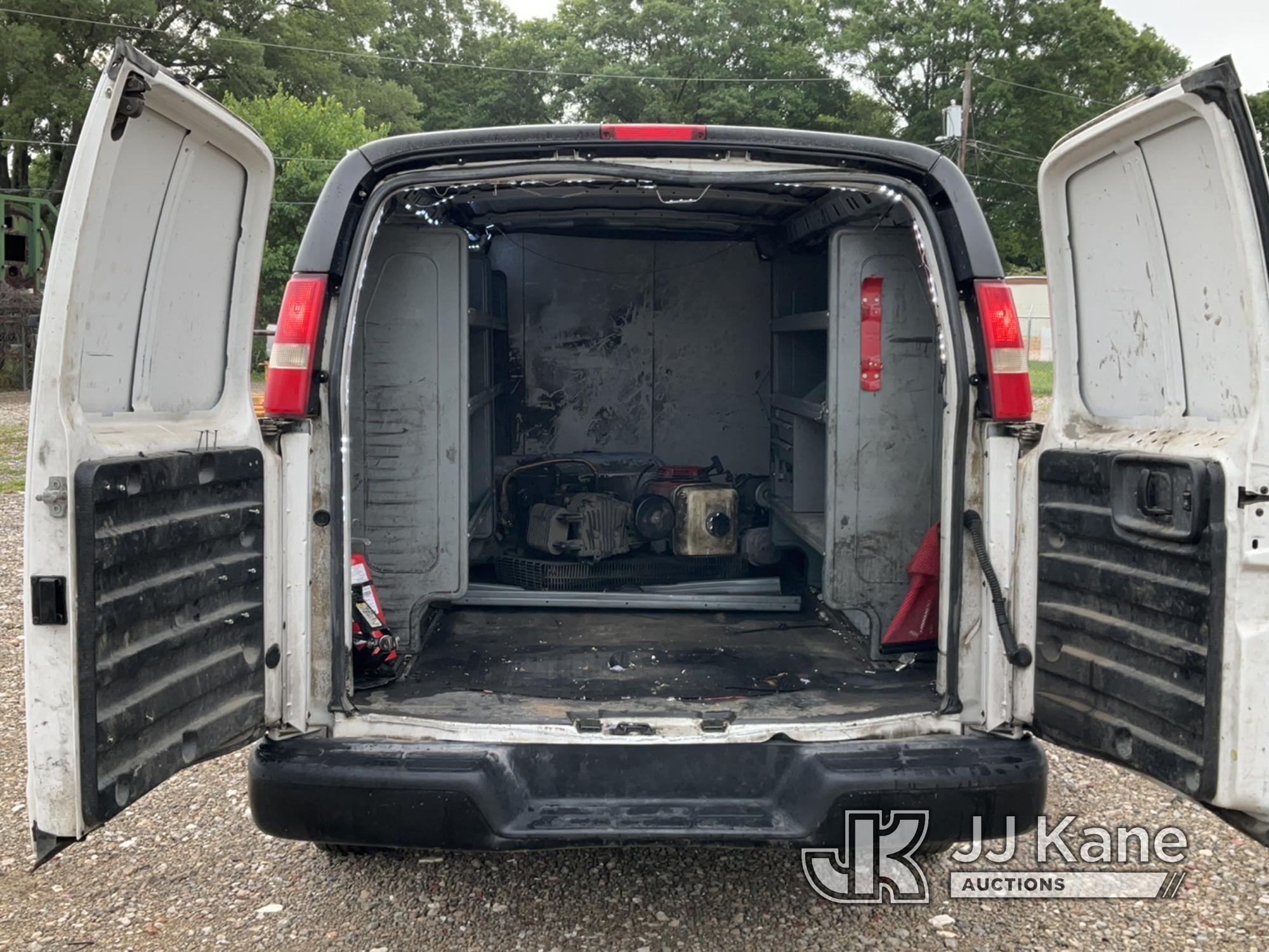 (Charlotte, NC) 2014 Chevrolet Express G2500 Cargo Van Runs & Moves) (Windshield Cracked, Paint Dama