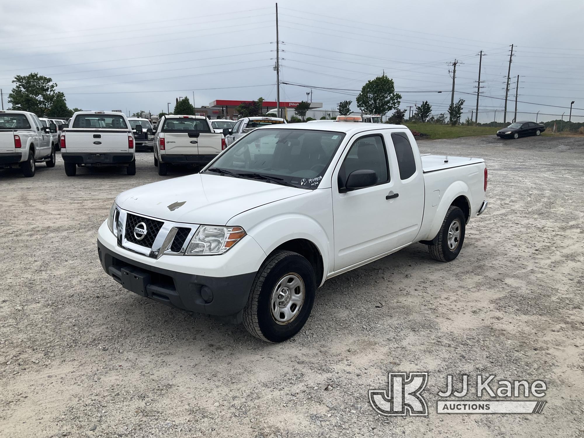 (Villa Rica, GA) 2015 Nissan Frontier Extended-Cab Pickup Truck Runs & Moves) (Body/Paint Damage