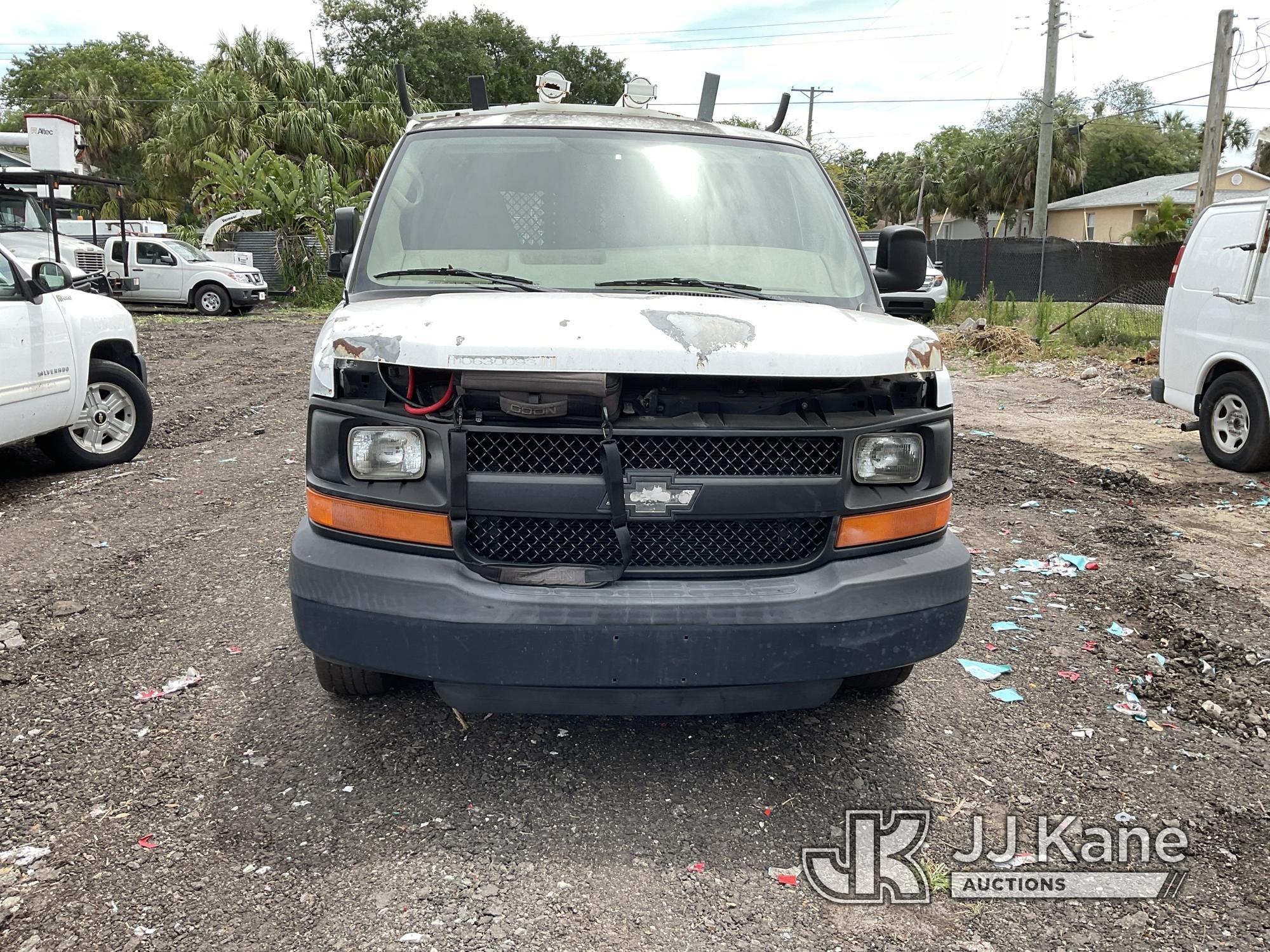 (Tampa, FL) 2006 Chevrolet Express G2500 Cargo Van Runs & Moves) (Jump To Start