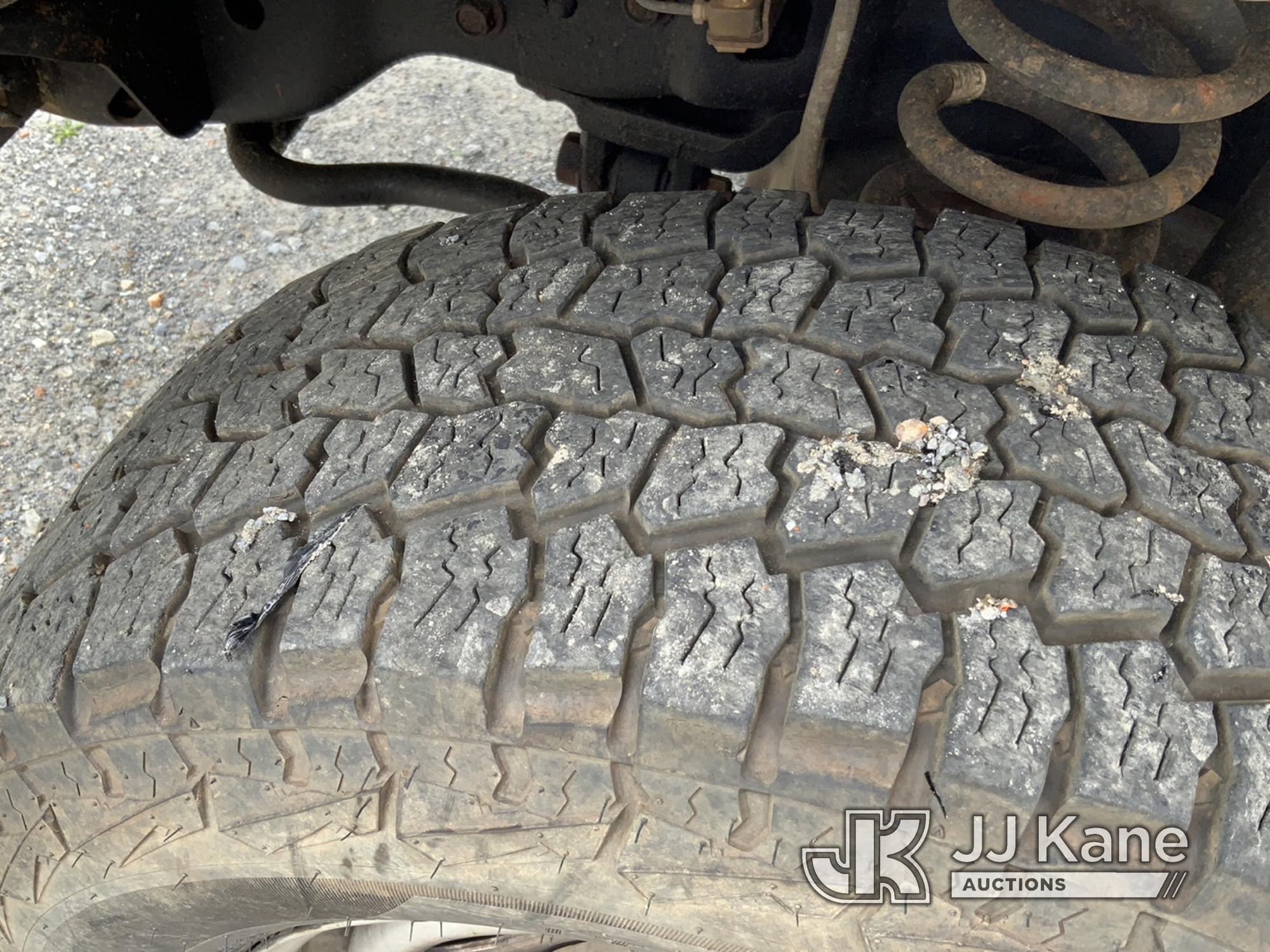 (Shelby, NC) 2016 Ford F250 4x4 Crew-Cab Pickup Truck Jump to Start, Runs, Moves) (Tire Pressure Lig