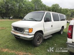 (Kodak, TN) 2004 Ford E350 Passenger Van Runs & Moves) (