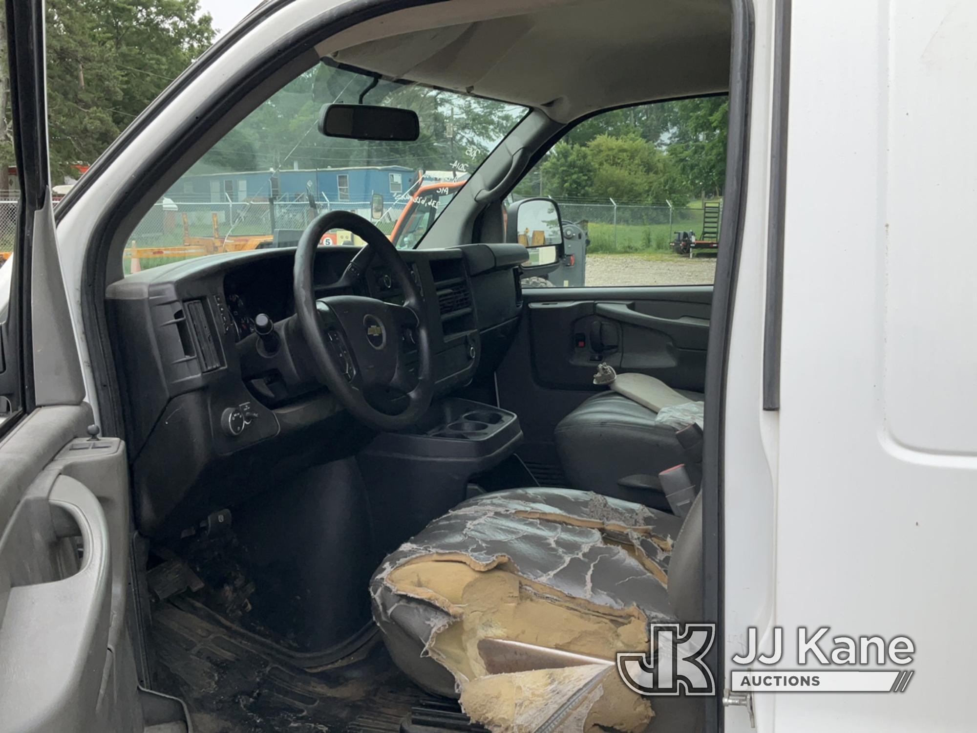(Charlotte, NC) 2014 Chevrolet Express G2500 Cargo Van Runs & Moves) (Windshield Cracked, Paint Dama
