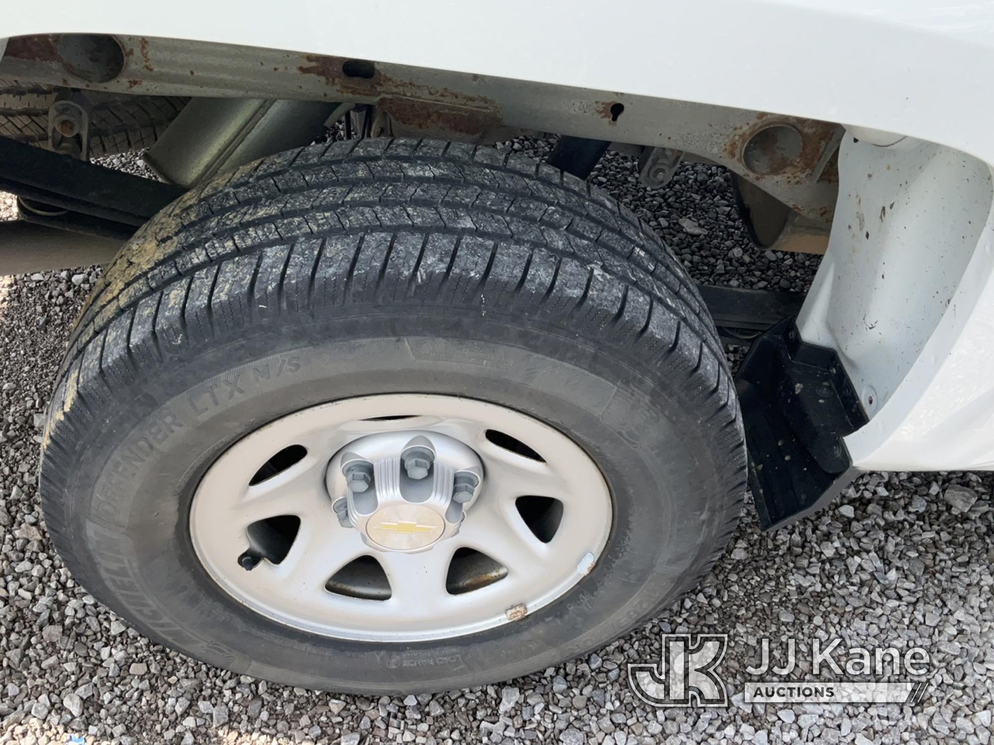 (Verona, KY) 2017 Chevrolet Silverado 1500 4x4 Extended-Cab Pickup Truck Runs & Moves) (Body Damage,