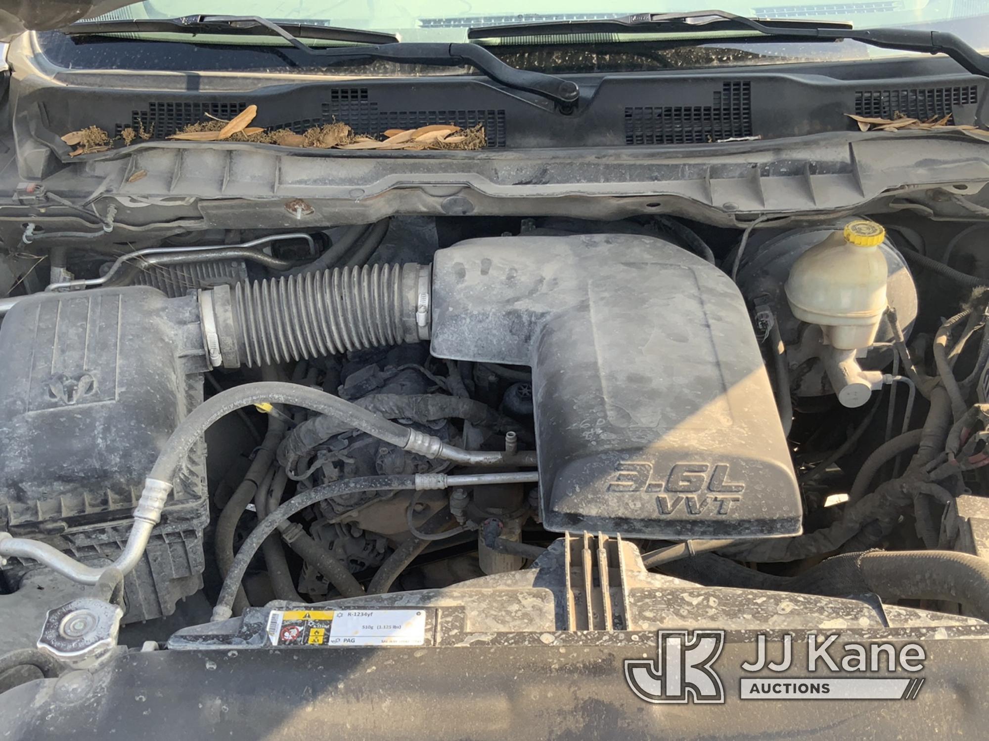 (Westlake, FL) 2015 RAM 1500 4x4 Pickup Truck Runs & Moves) (Damage On Tailgate)(Seller Has Advised