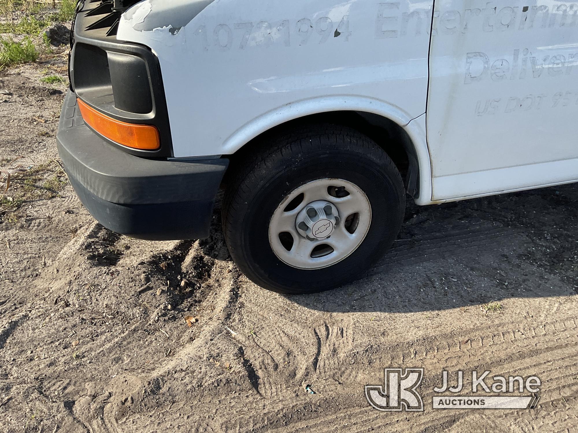 (Tampa, FL) 2007 Chevrolet Express G1500 Cargo Van Runs & Moves)(Jump To Start