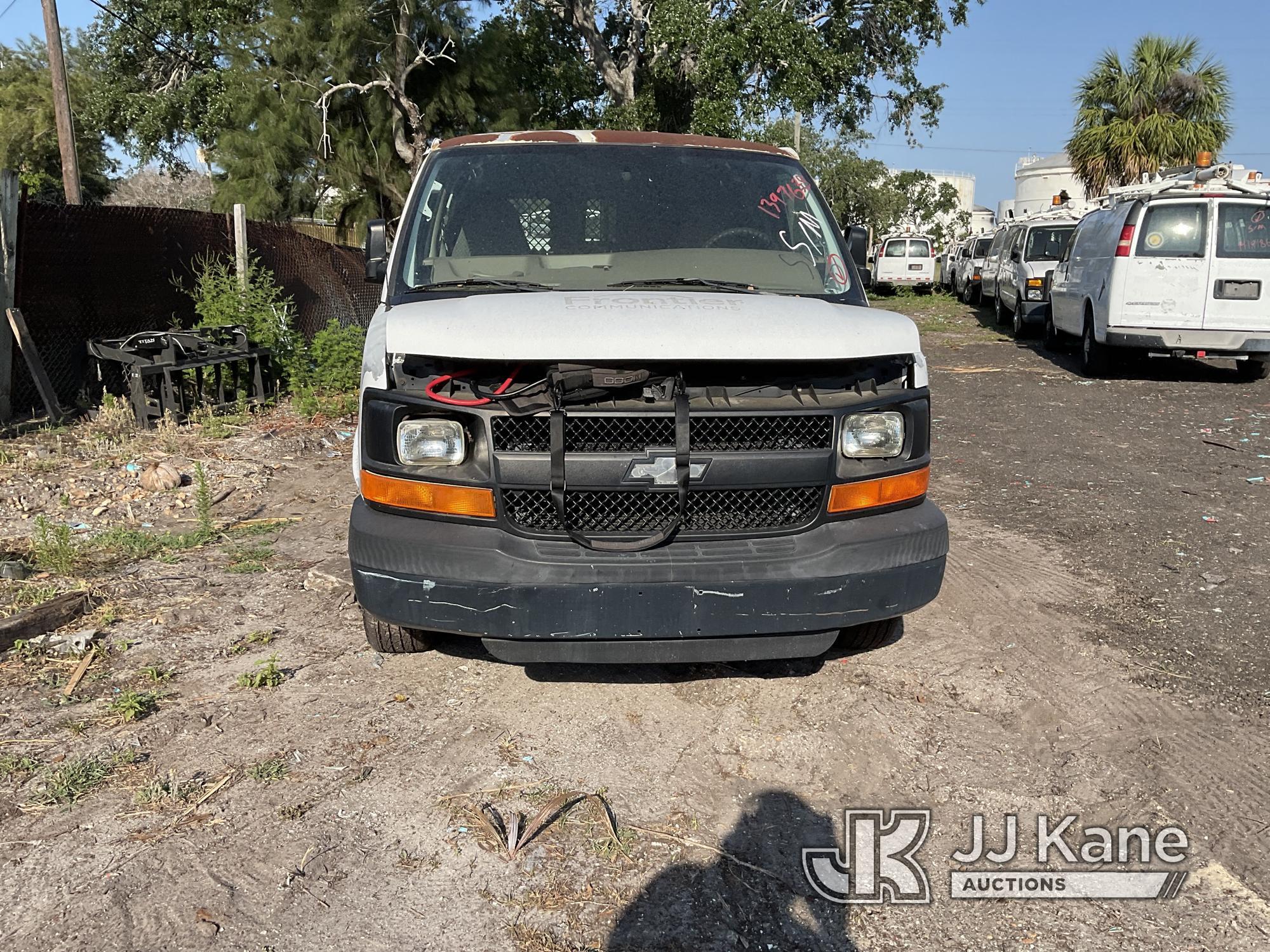 (Tampa, FL) 2007 Chevrolet Express G1500 Cargo Van Runs & Moves)(Jump To Start