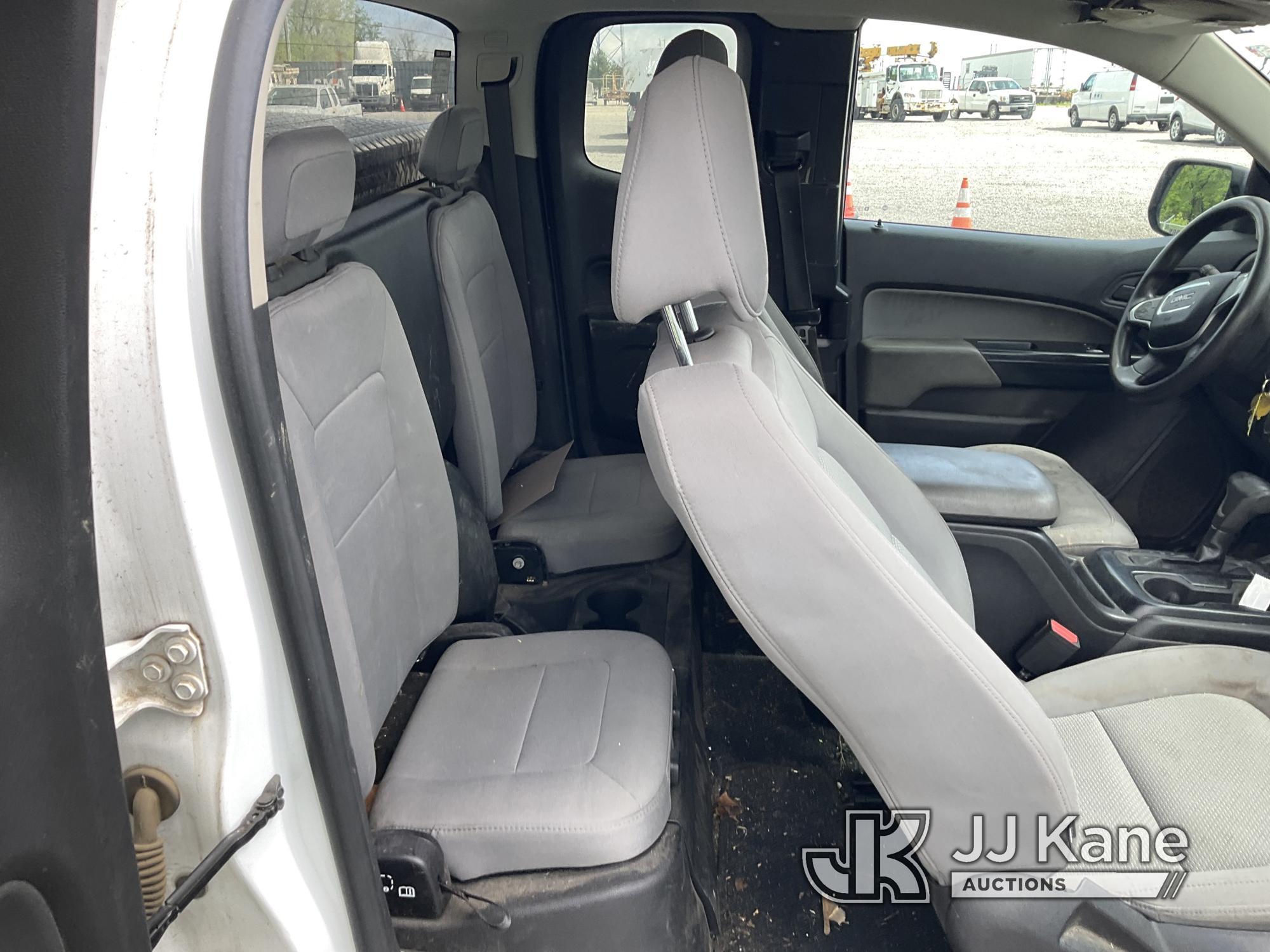 (Verona, KY) 2017 GMC Canyon 4x4 Extended-Cab Pickup Truck Runs & Moves) (No Brakes) (BUYER MUST LOA