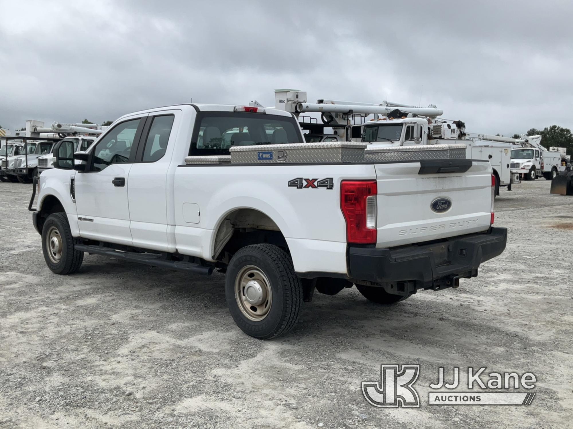 (Villa Rica, GA) 2017 Ford F250 4x4 Extended-Cab Pickup Truck, (GA Power Unit) Runs & Moves