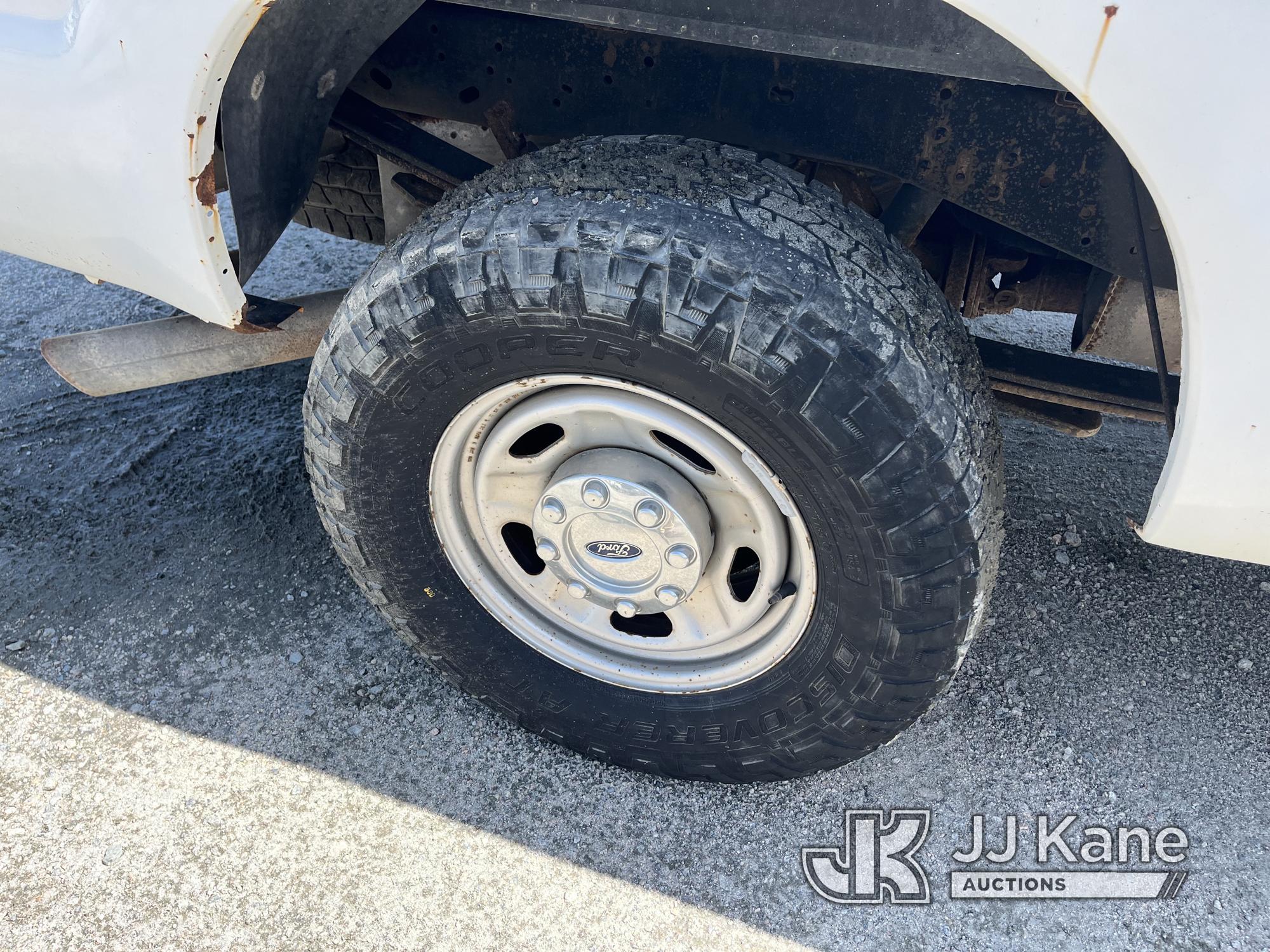 (Chester, VA) 2015 Ford F250 4x4 Crew-Cab Pickup Truck Runs & Moves) (Check Engine Light On) (Seller