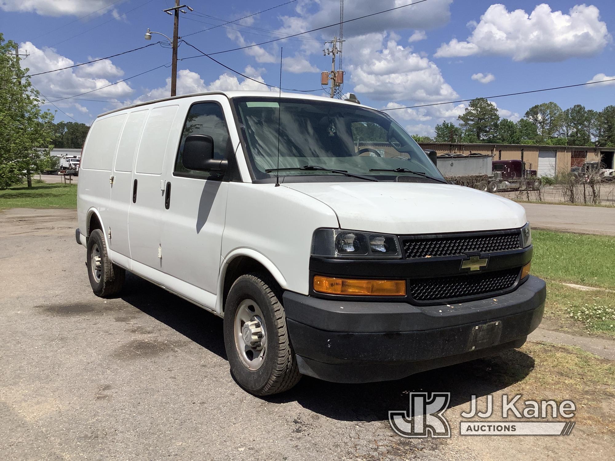 (Graysville, AL) 2018 Chevrolet Express G2500 Cargo Van Runs & Moves) (Check Engine Light On, Minor