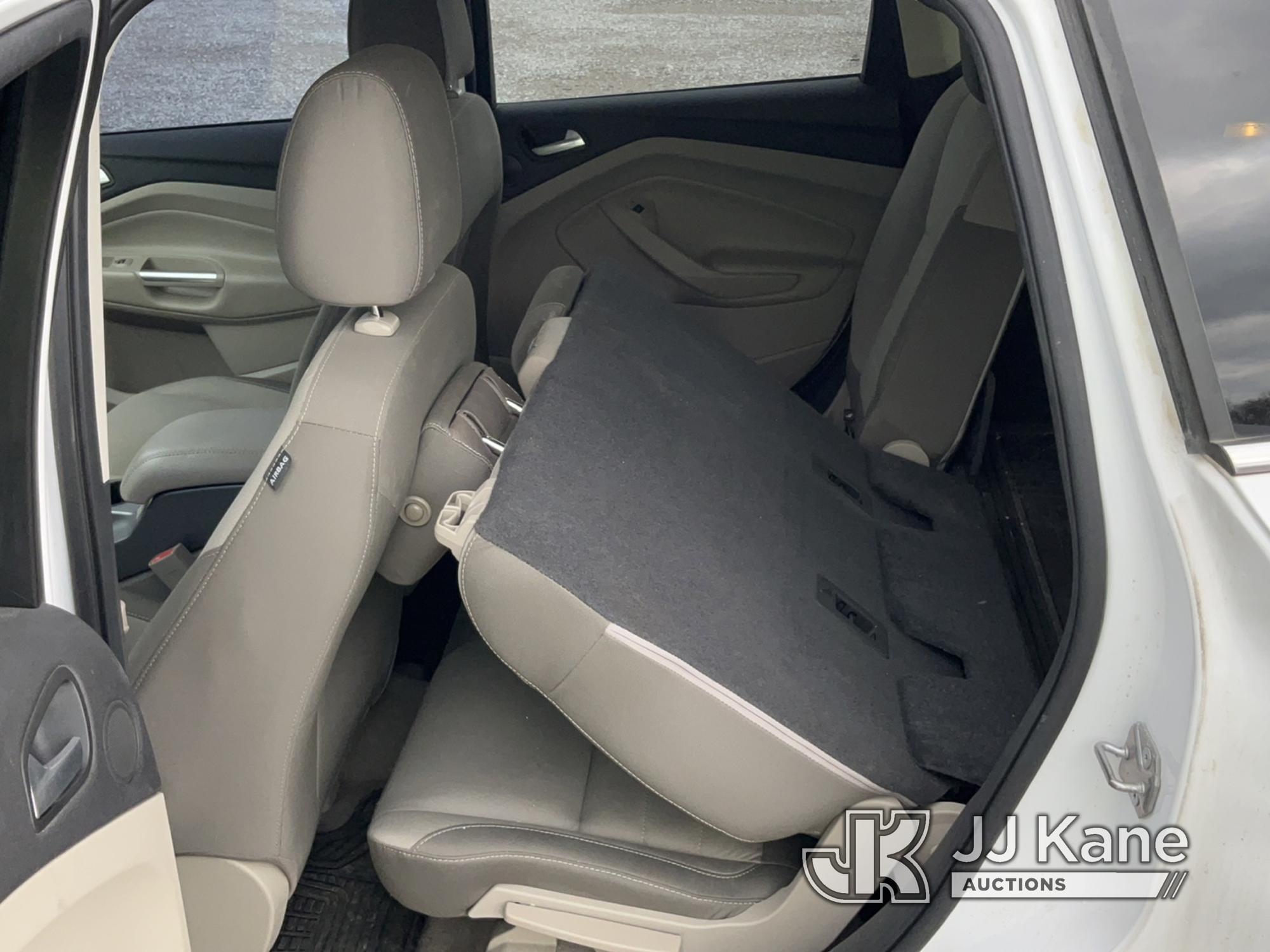 (Verona, KY) 2016 Ford Escape 4x4 4-Door Sport Utility Vehicle Runs & Moves) (Rust Damage) (Duke Uni