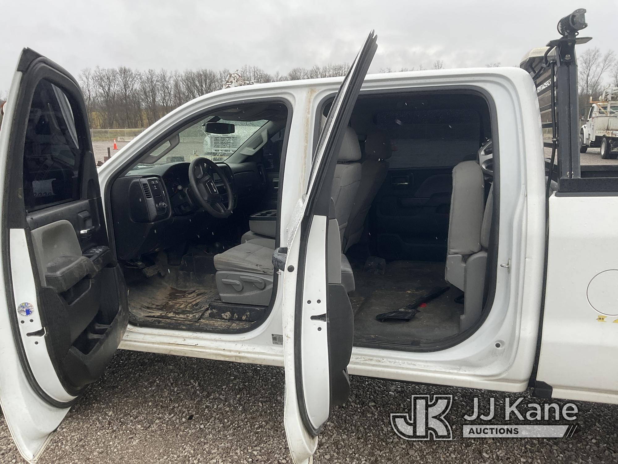 (Verona, KY) 2019 GMC Sierra 2500HD 4x4 Crew-Cab Pickup Truck Runs & Moves) (Runs Rough, Power Steer