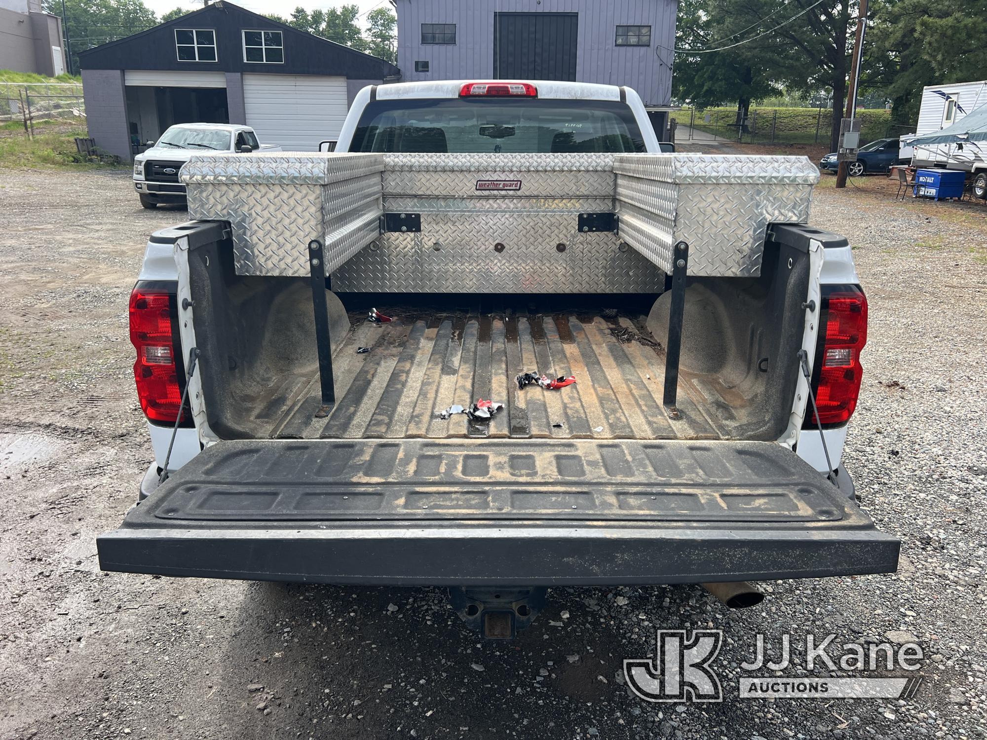 (Charlotte, NC) 2018 Chevrolet Silverado 2500HD 4x4 Extended-Cab Pickup Truck Runs & Moves) (Paint/B