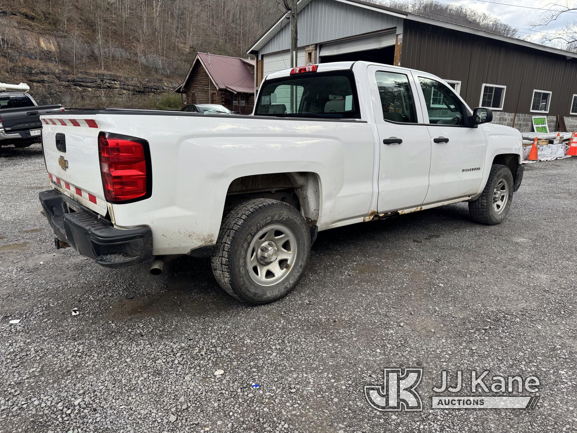 (Hanover, WV) 2015 Chevrolet Silverado 1500 4x4 Extended-Cab Pickup Truck Runs & Does Not Move) (Min