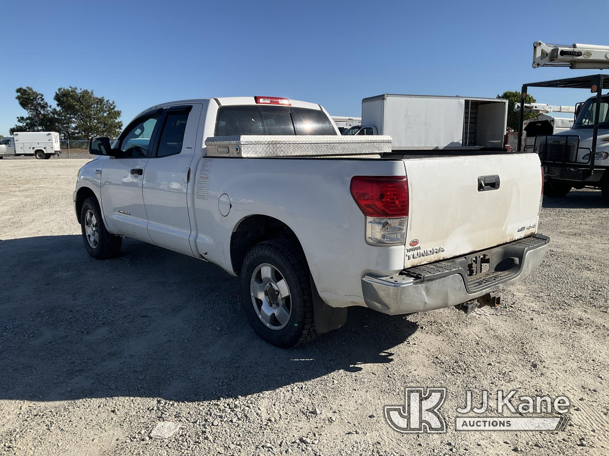 (Villa Rica, GA) 2012 Toyota Tundra 4x4 Crew-Cab Pickup Truck Runs & Moves) (Traction Control Light