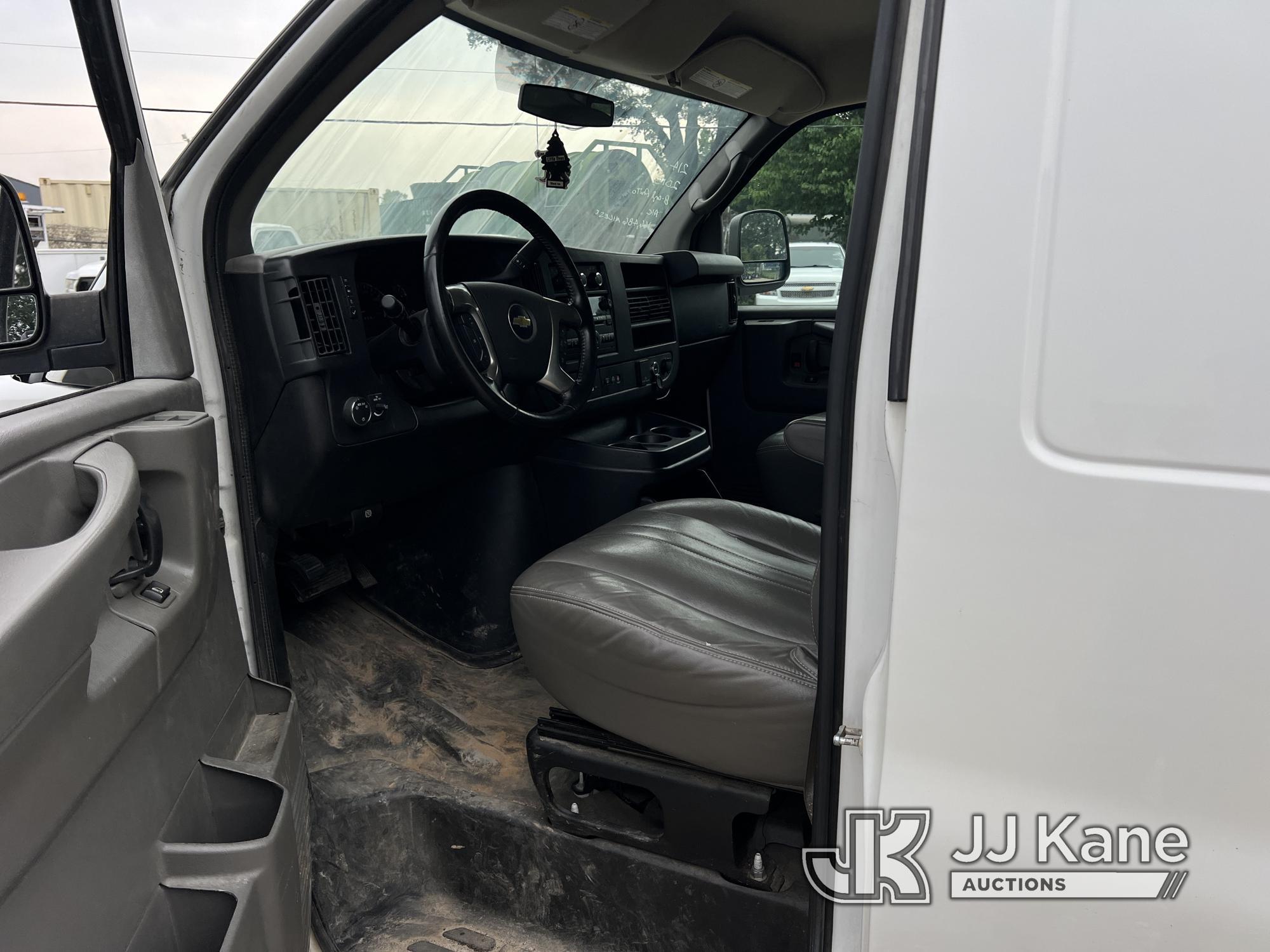 (Charlotte, NC) 2015 Chevrolet Express G2500 Cargo Van Runs & Moves) (Body Damage, Rear Doors Will N