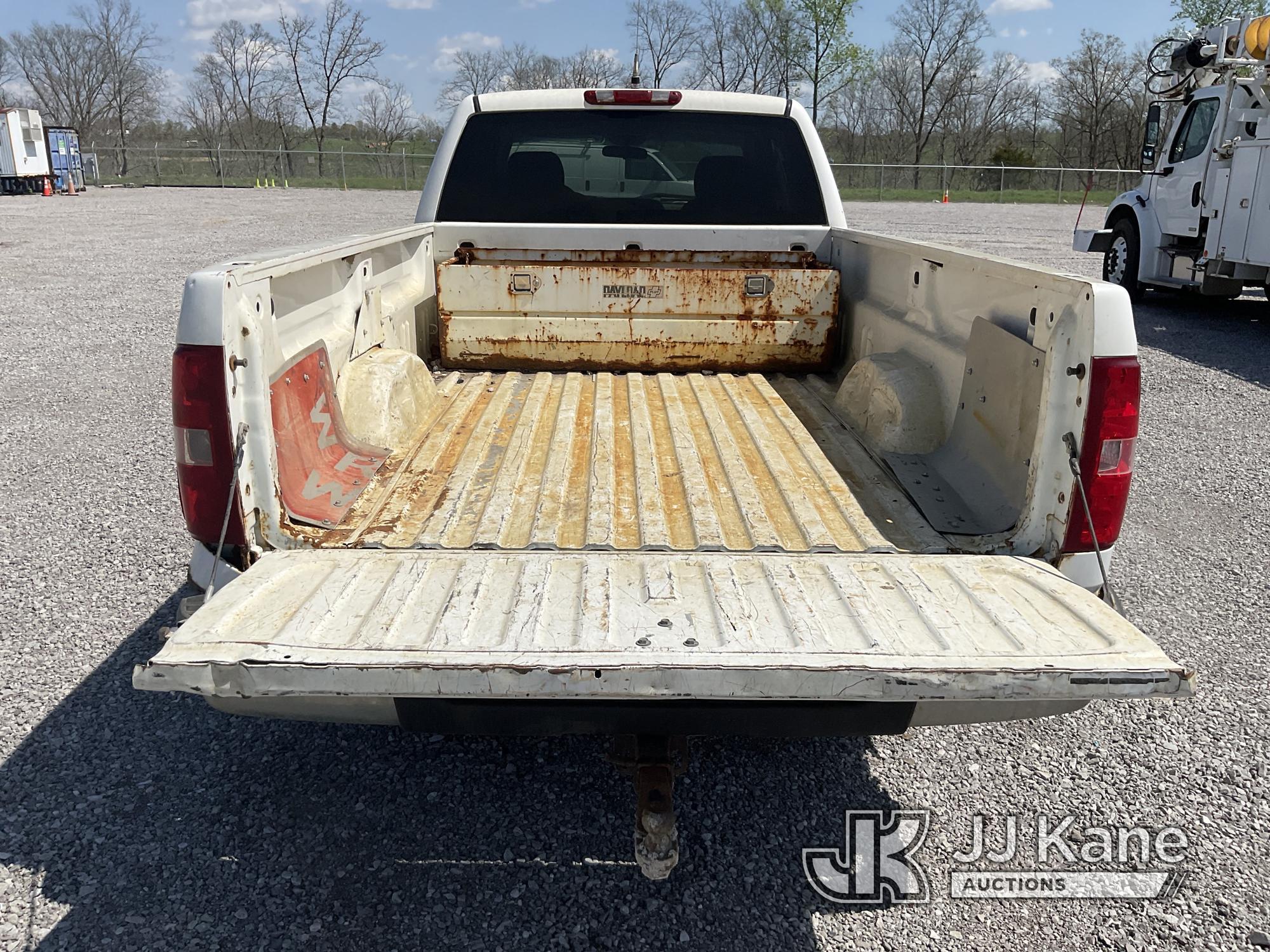 (Verona, KY) 2008 Chevrolet Silverado 1500HD 4x4 Extended-Cab Pickup Truck Runs & Moves) (Check Engi