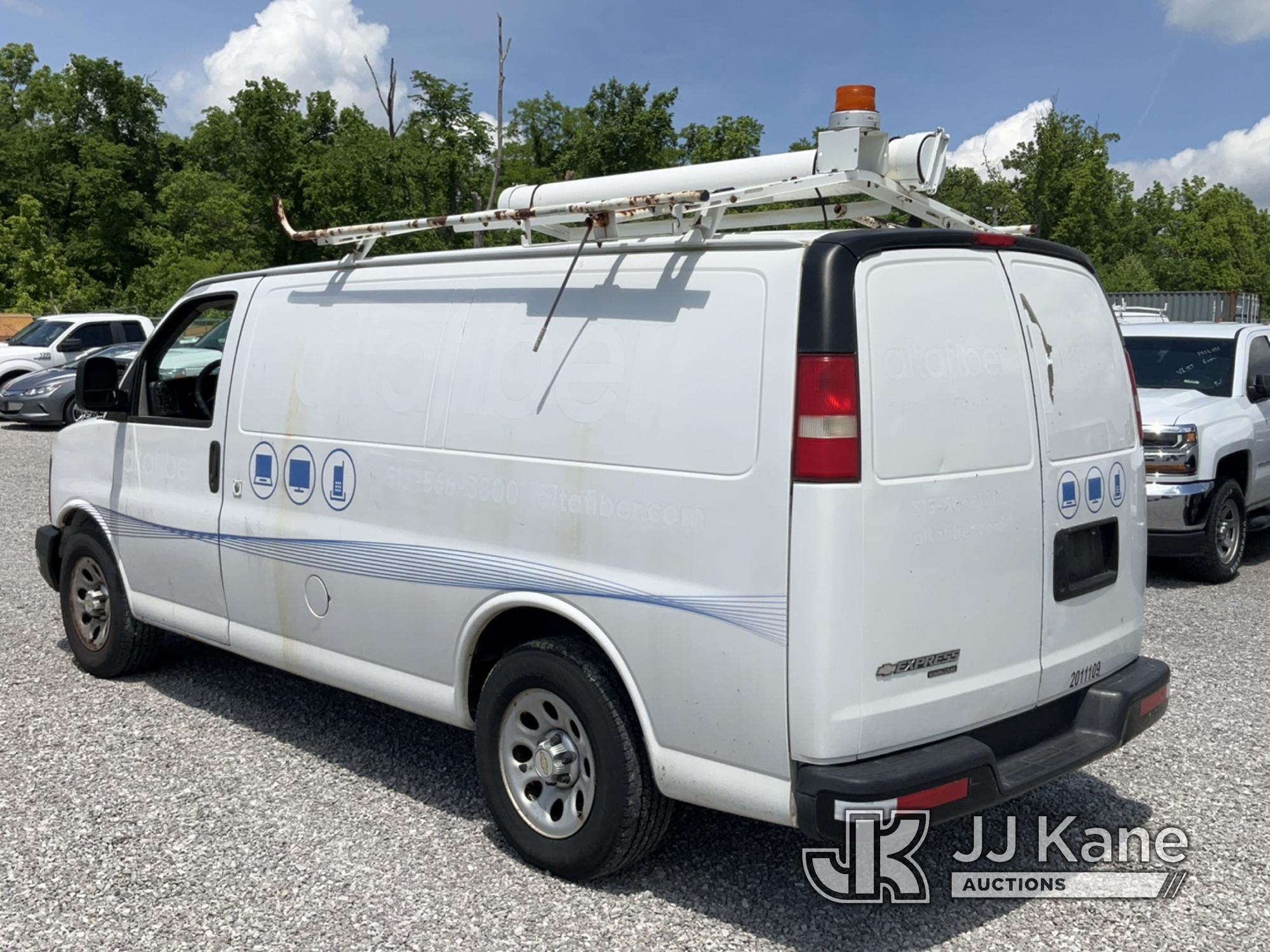 (Verona, KY) 2011 Chevrolet Express G1500 Cargo Van Runs & Moves) (Paint Damage, ABS Light On