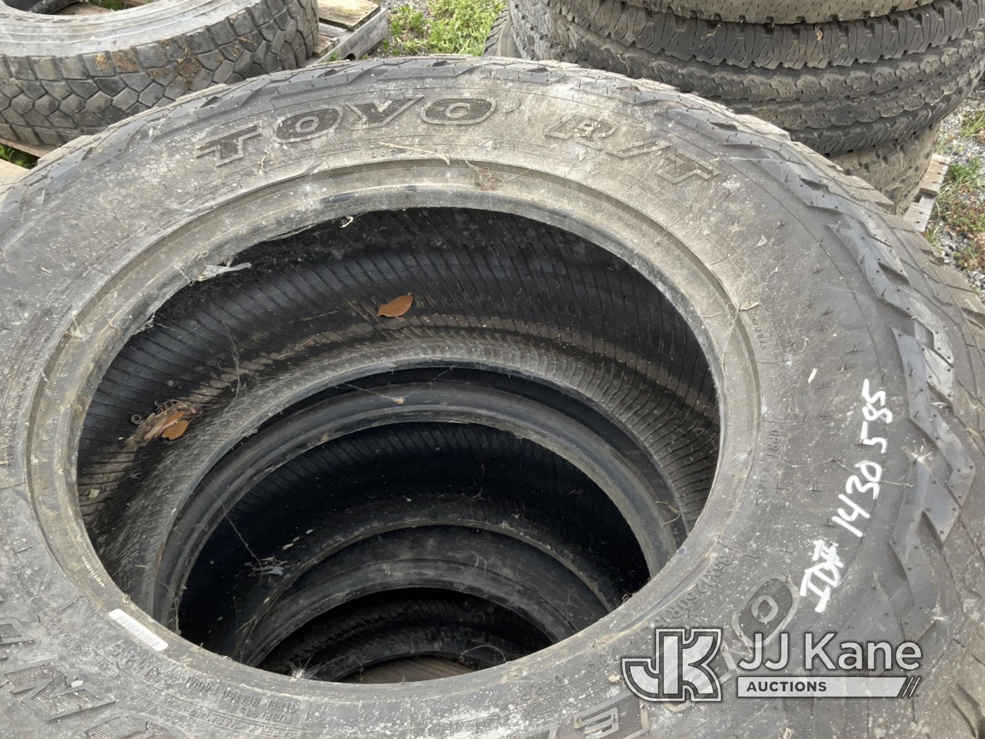 (Bowling Green, FL) 3 Used Toyo Tires - 35x12.50R18 NOTE: This unit is being sold AS IS/WHERE IS via