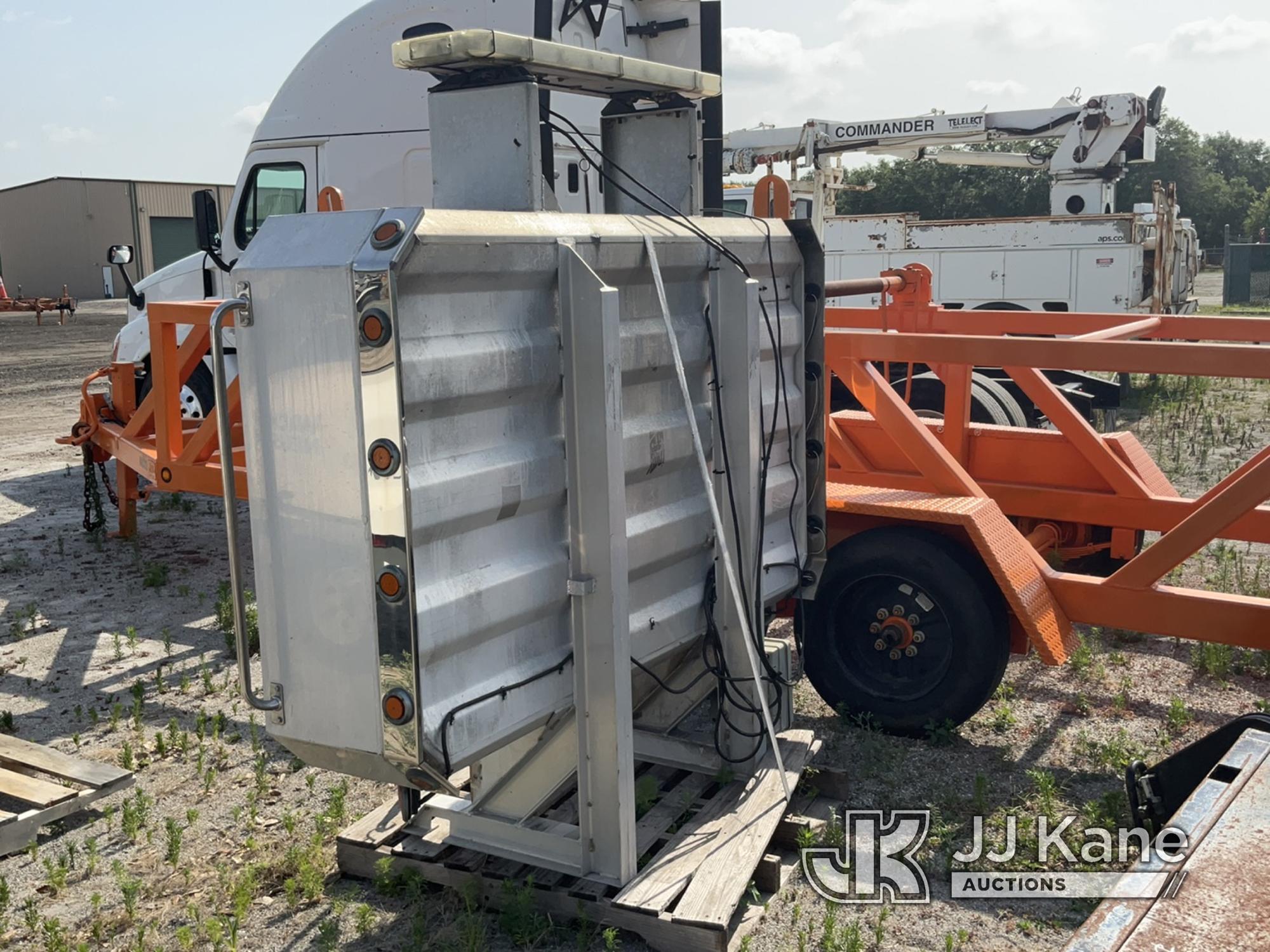 (Bowling Green, FL) Semi Chain Headache Rack - 85in x 84 1/2in (Like New.) NOTE: This unit is being