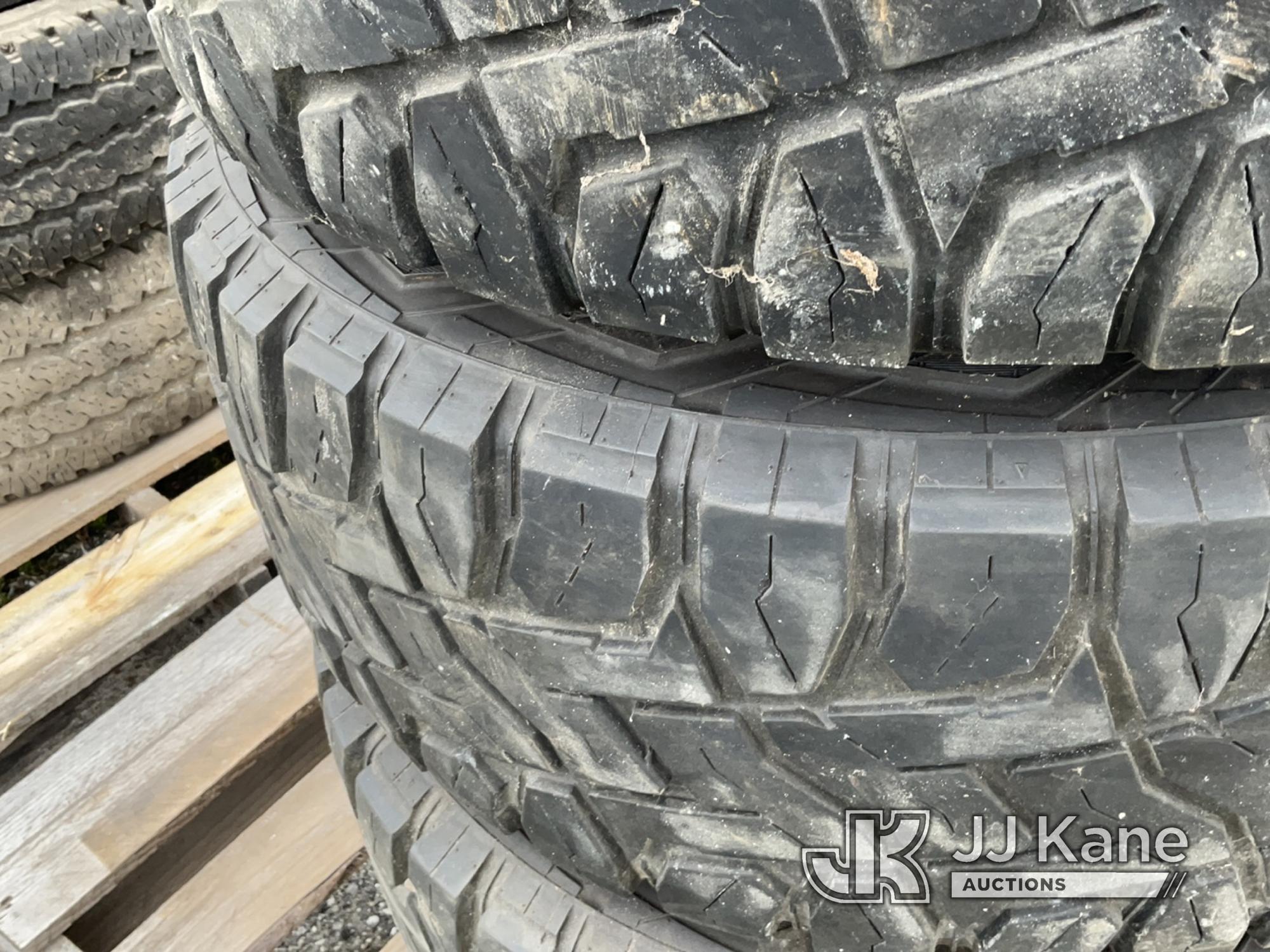 (Bowling Green, FL) 3 Used Toyo Tires - 35x12.50R18 NOTE: This unit is being sold AS IS/WHERE IS via