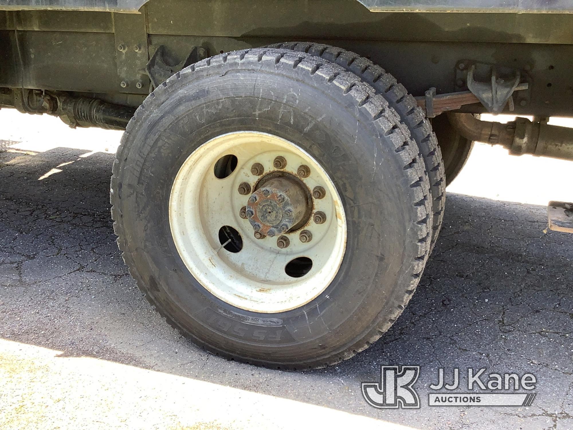 (Graysville, AL) Terex XT60RM, Over-Center Bucket Truck rear mounted on 2015 Ford F750 Flatbed Truck