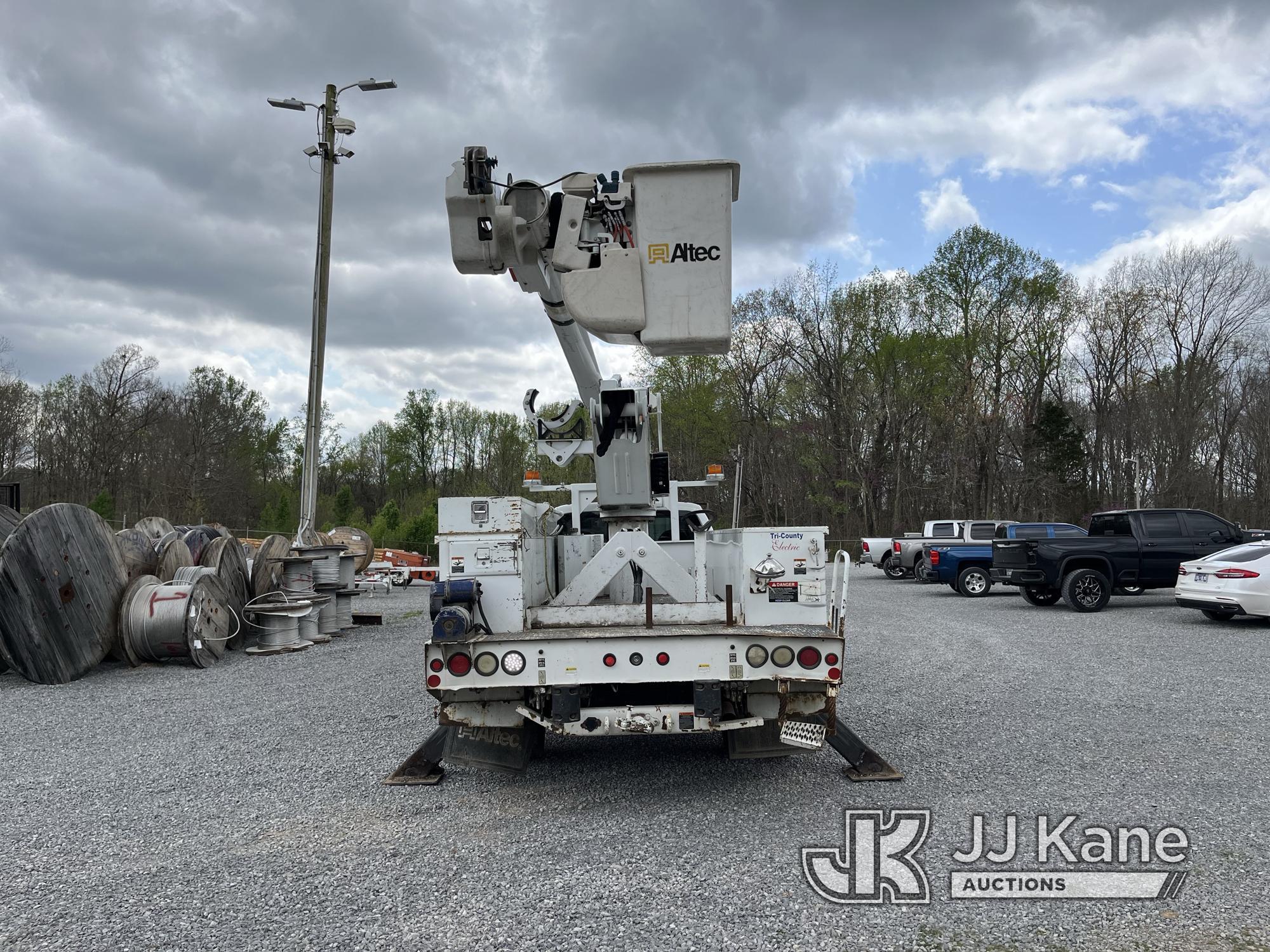 (Scottsville, KY) Altec L37MR, Over-Center Material Handling Bucket Truck center mounted on 2009 For